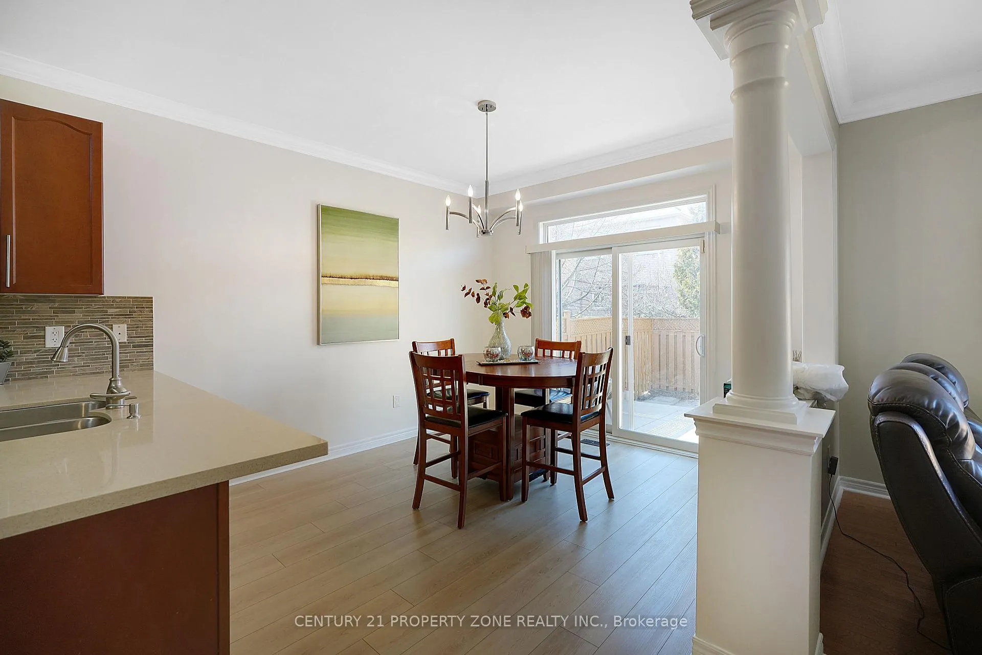 Photo 11 of 43 Alice Springs Crescent, Brampton, Credit Valley — HOMEH