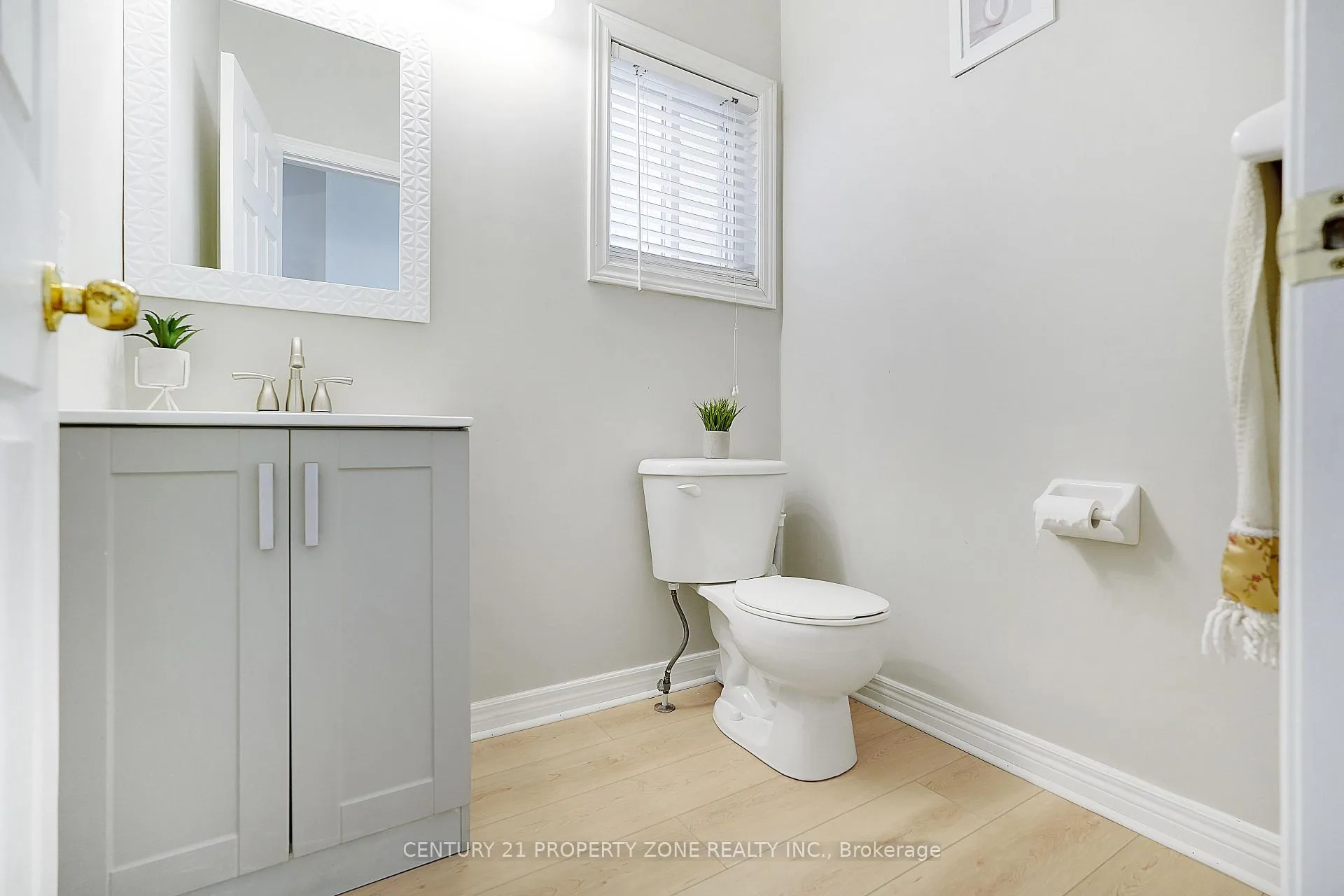 Photo 13 of 43 Alice Springs Crescent, Brampton, Credit Valley — HOMEH