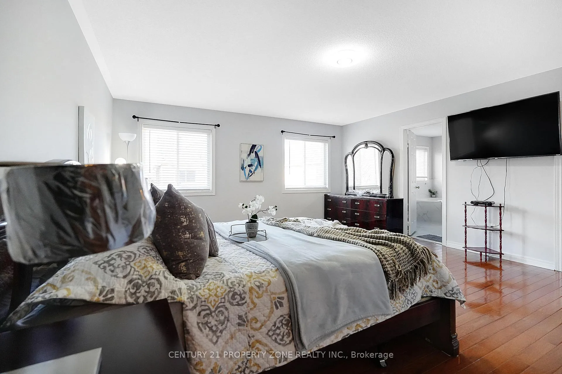 Photo 18 of 43 Alice Springs Crescent, Brampton, Credit Valley — HOMEH