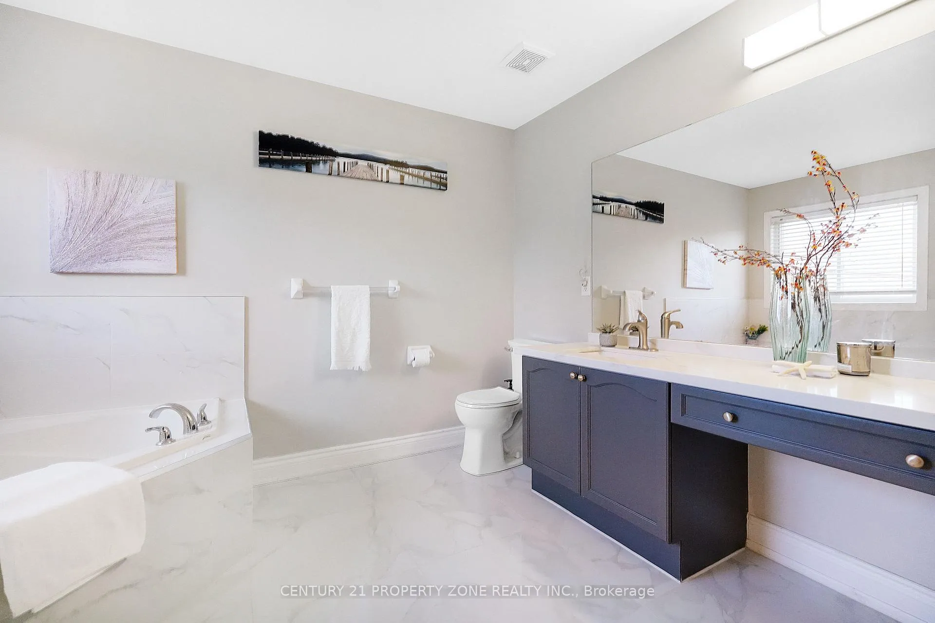 Photo 19 of 43 Alice Springs Crescent, Brampton, Credit Valley — HOMEH