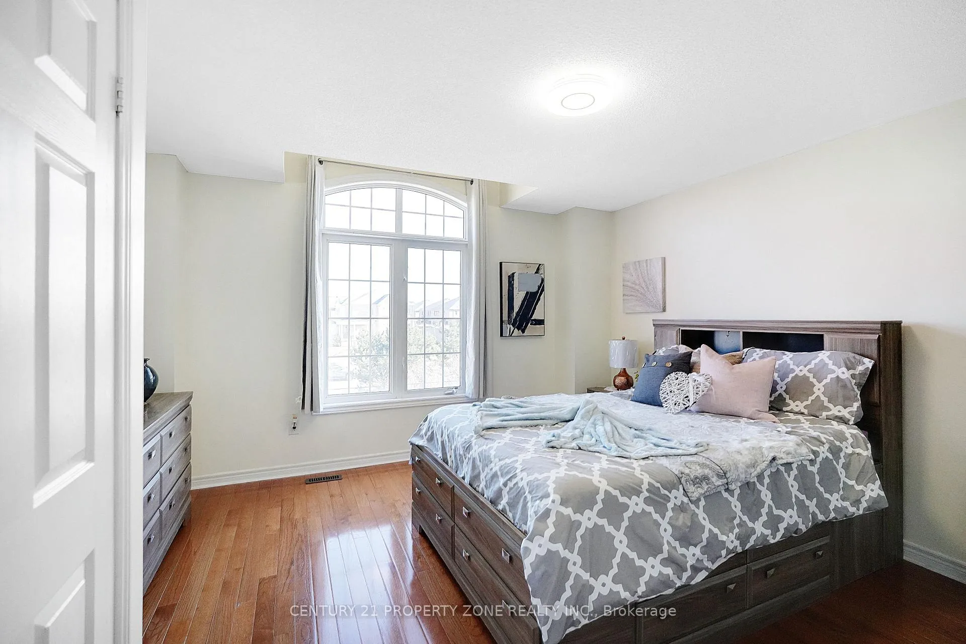Photo 21 of 43 Alice Springs Crescent, Brampton, Credit Valley — HOMEH