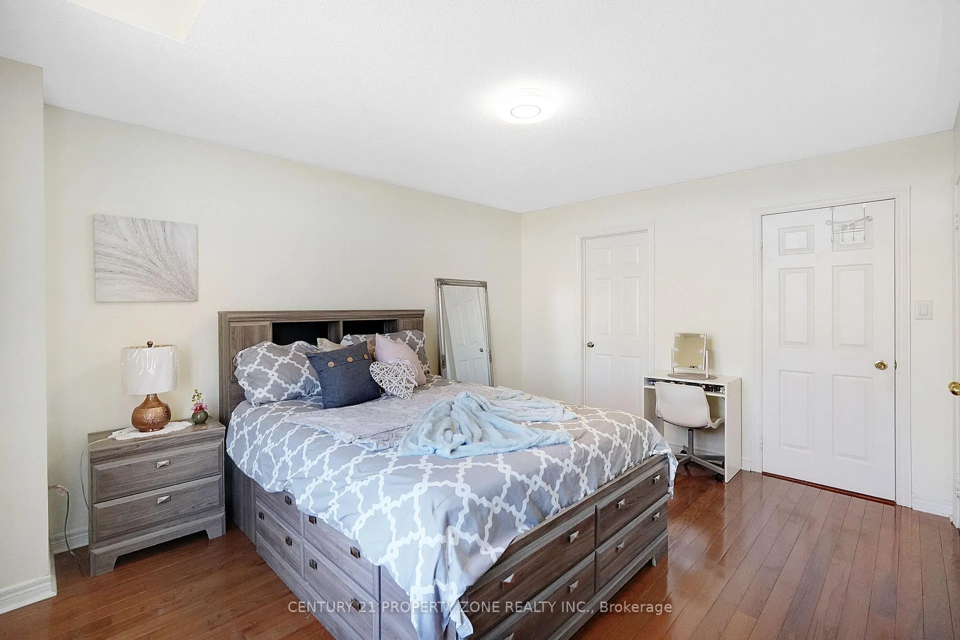 Photo 22 of 43 Alice Springs Crescent, Brampton, Credit Valley — HOMEH