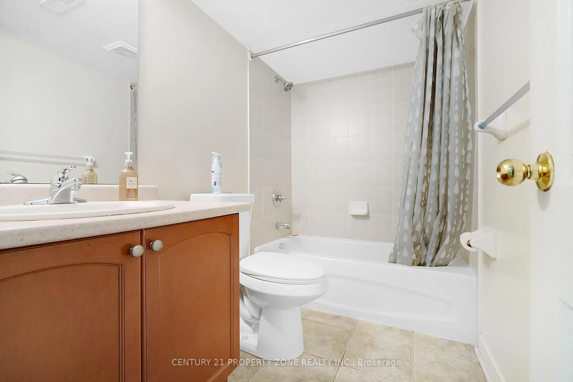 Photo 30 of 43 Alice Springs Crescent, Brampton, Credit Valley — HOMEH