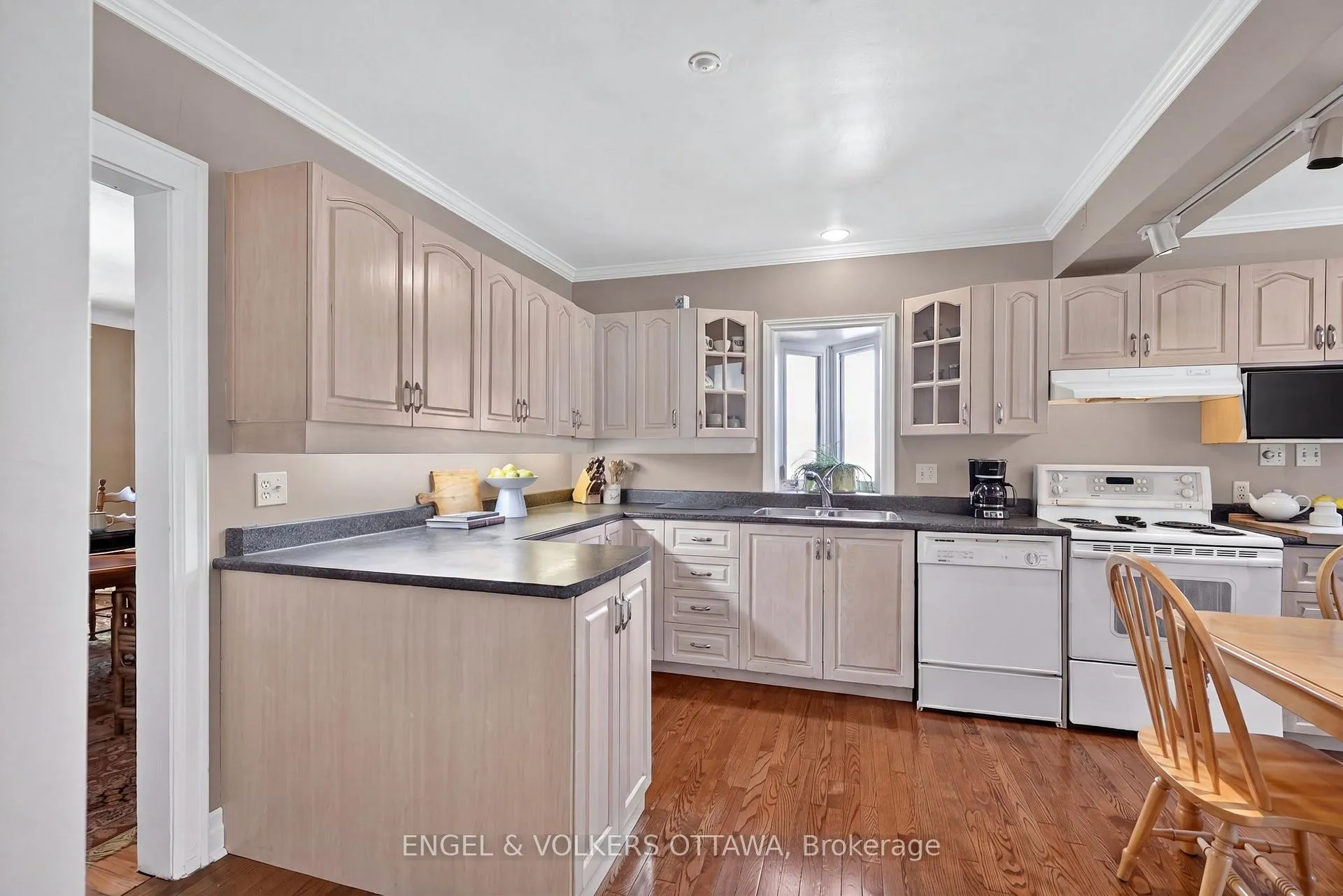 Photo 11 of 347 Island Park Drive, Ottawa, Ottawa West — HOMEH