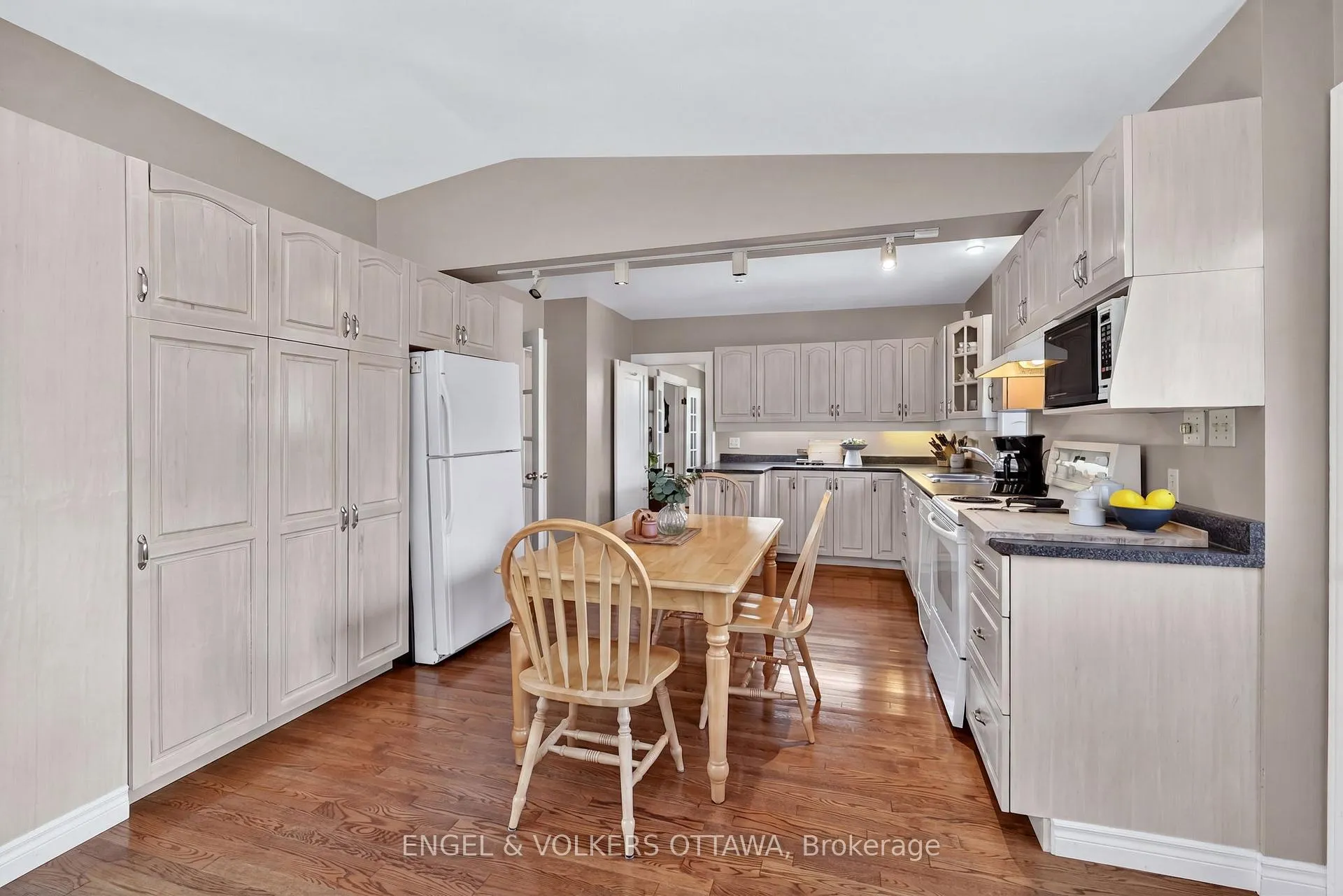 Photo 12 of 347 Island Park Drive, Ottawa, Ottawa West — HOMEH