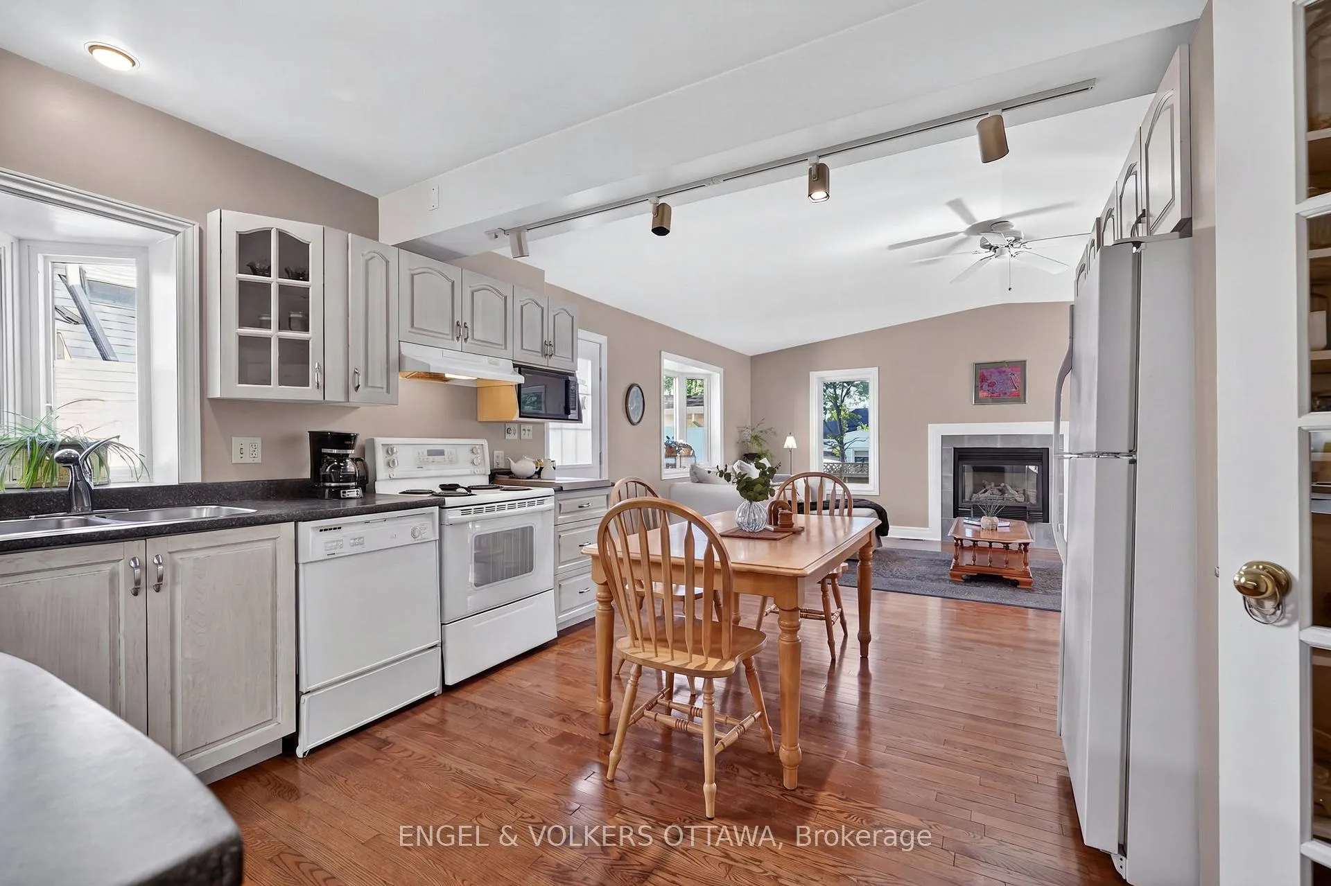 Photo 13 of 347 Island Park Drive, Ottawa, Ottawa West — HOMEH
