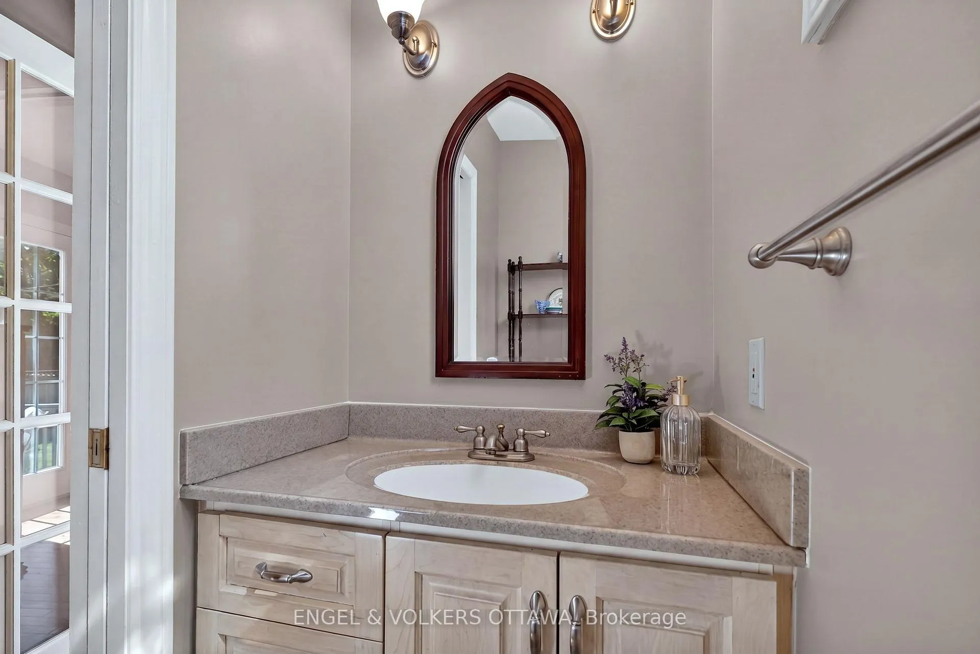 Photo 17 of 347 Island Park Drive, Ottawa, Ottawa West — HOMEH