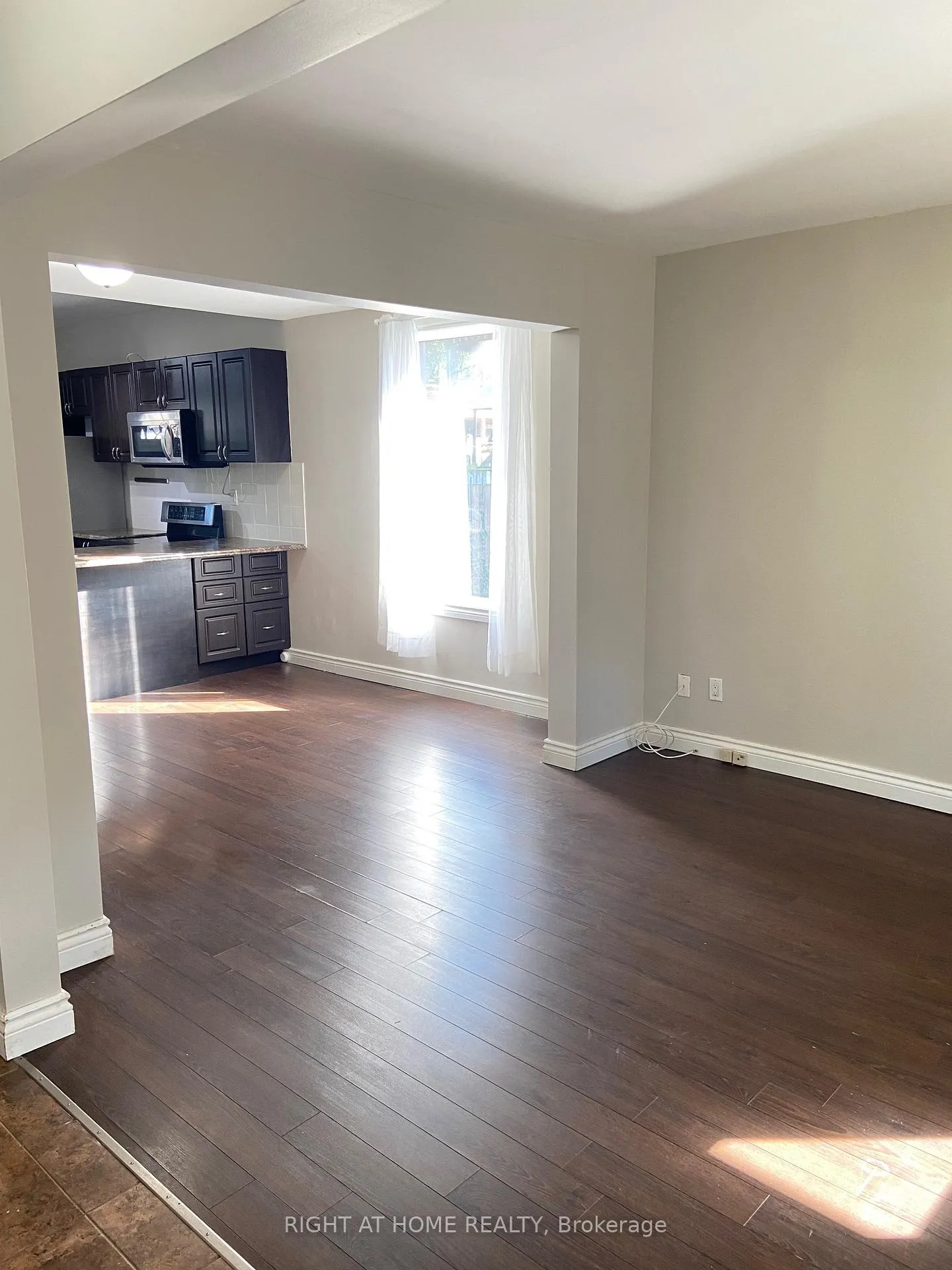 Photo 3 of 60 Arthur Avenue N, Hamilton, Gibson — HOMEH