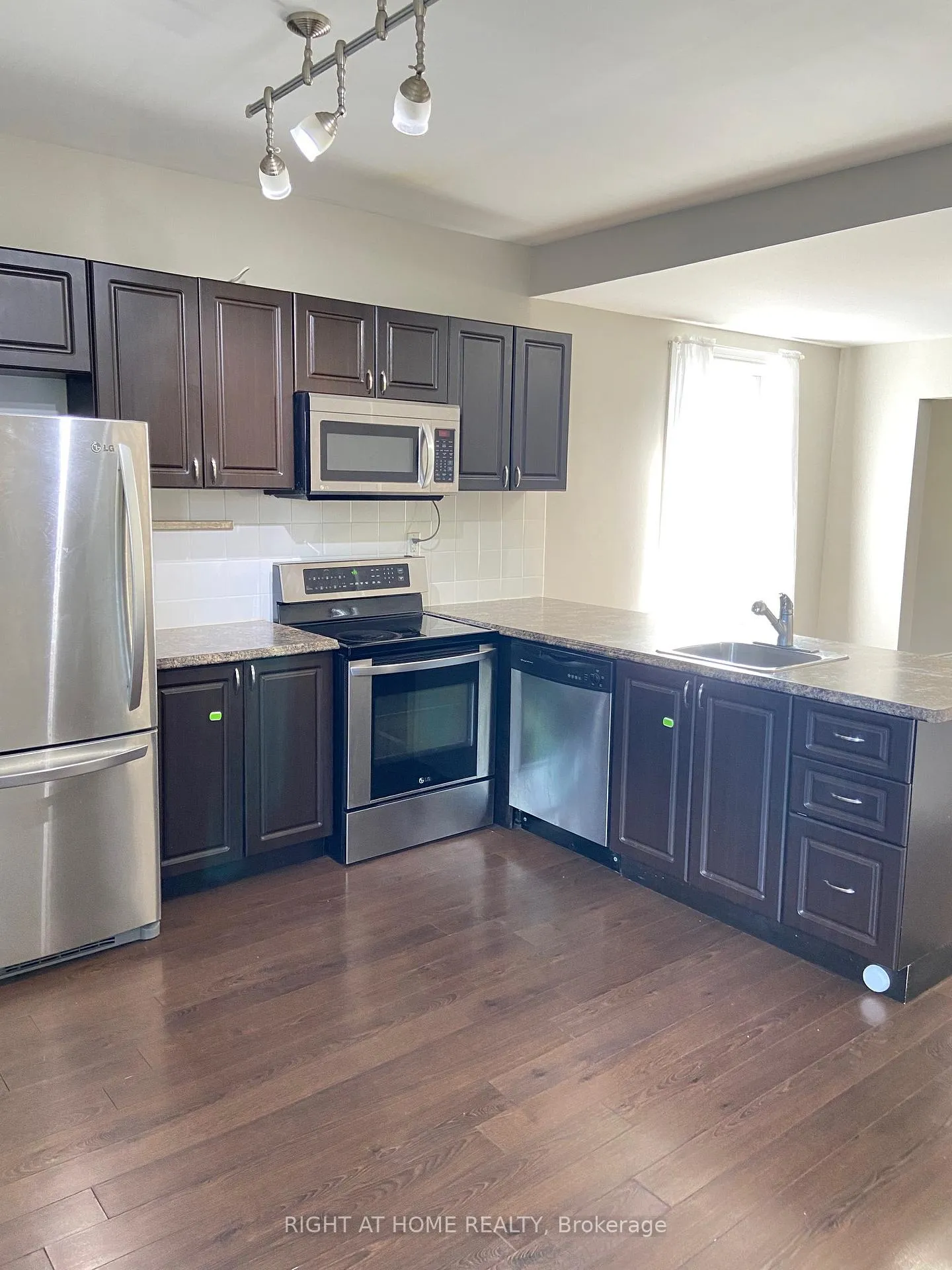 Photo 6 of 60 Arthur Avenue N, Hamilton, Gibson — HOMEH