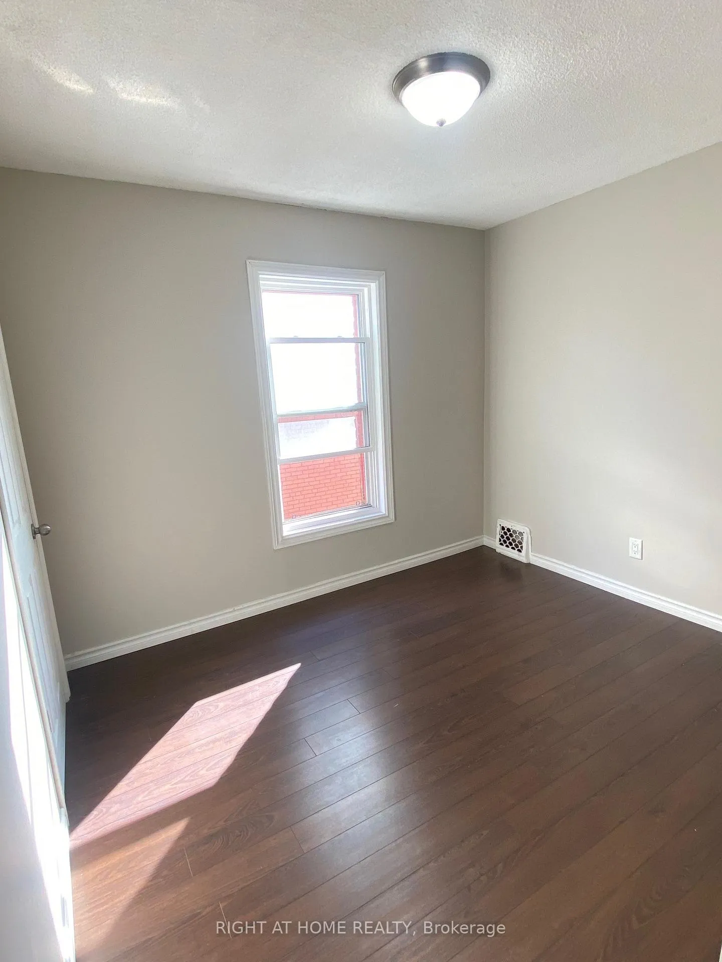 Photo 12 of 60 Arthur Avenue N, Hamilton, Gibson — HOMEH