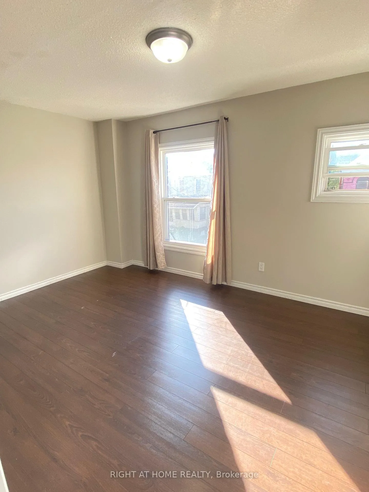 Photo 13 of 60 Arthur Avenue N, Hamilton, Gibson — HOMEH