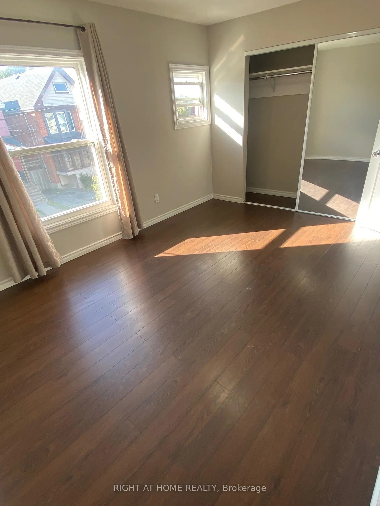 Photo 14 of 60 Arthur Avenue N, Hamilton, Gibson — HOMEH