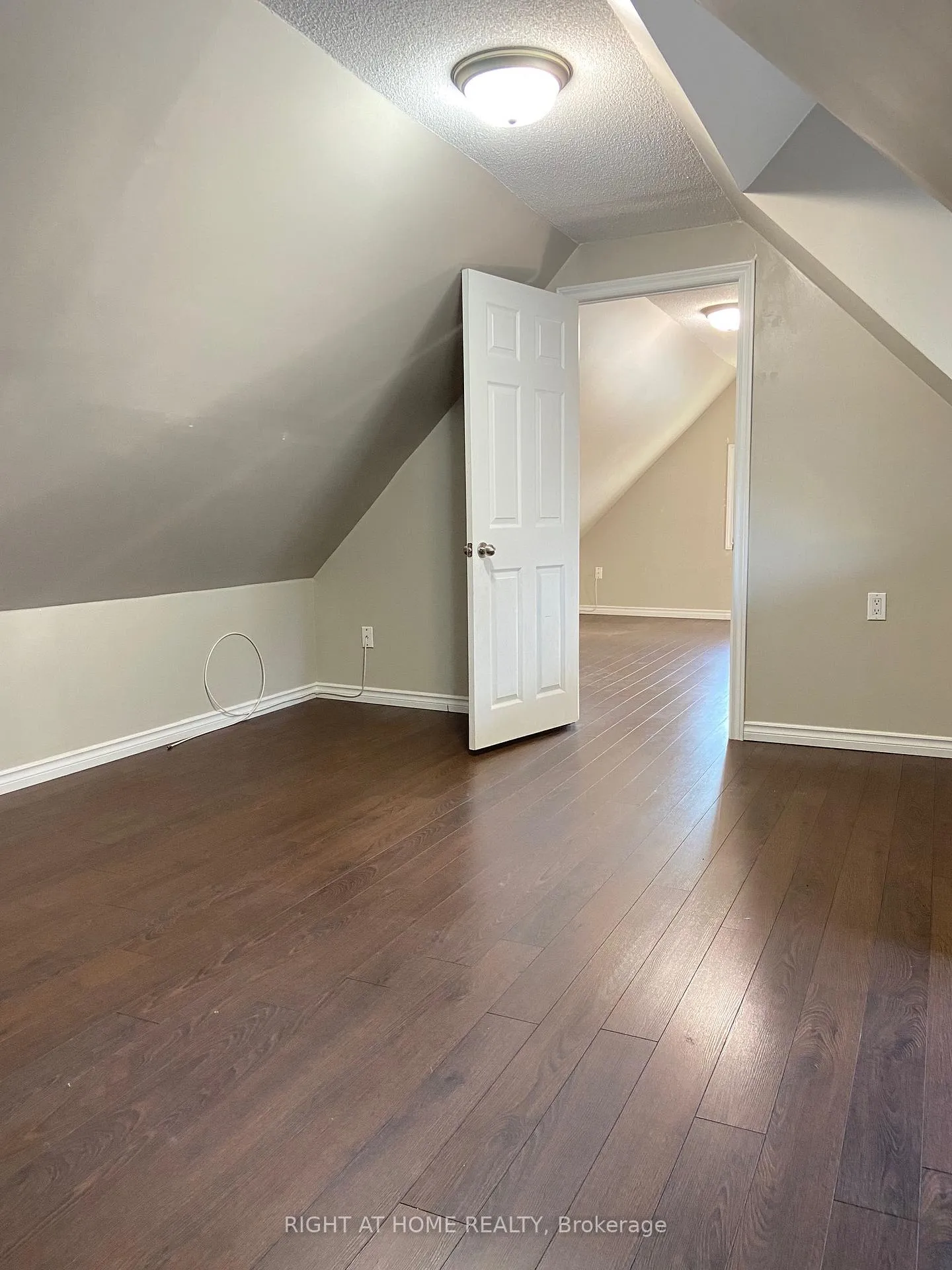 Photo 15 of 60 Arthur Avenue N, Hamilton, Gibson — HOMEH