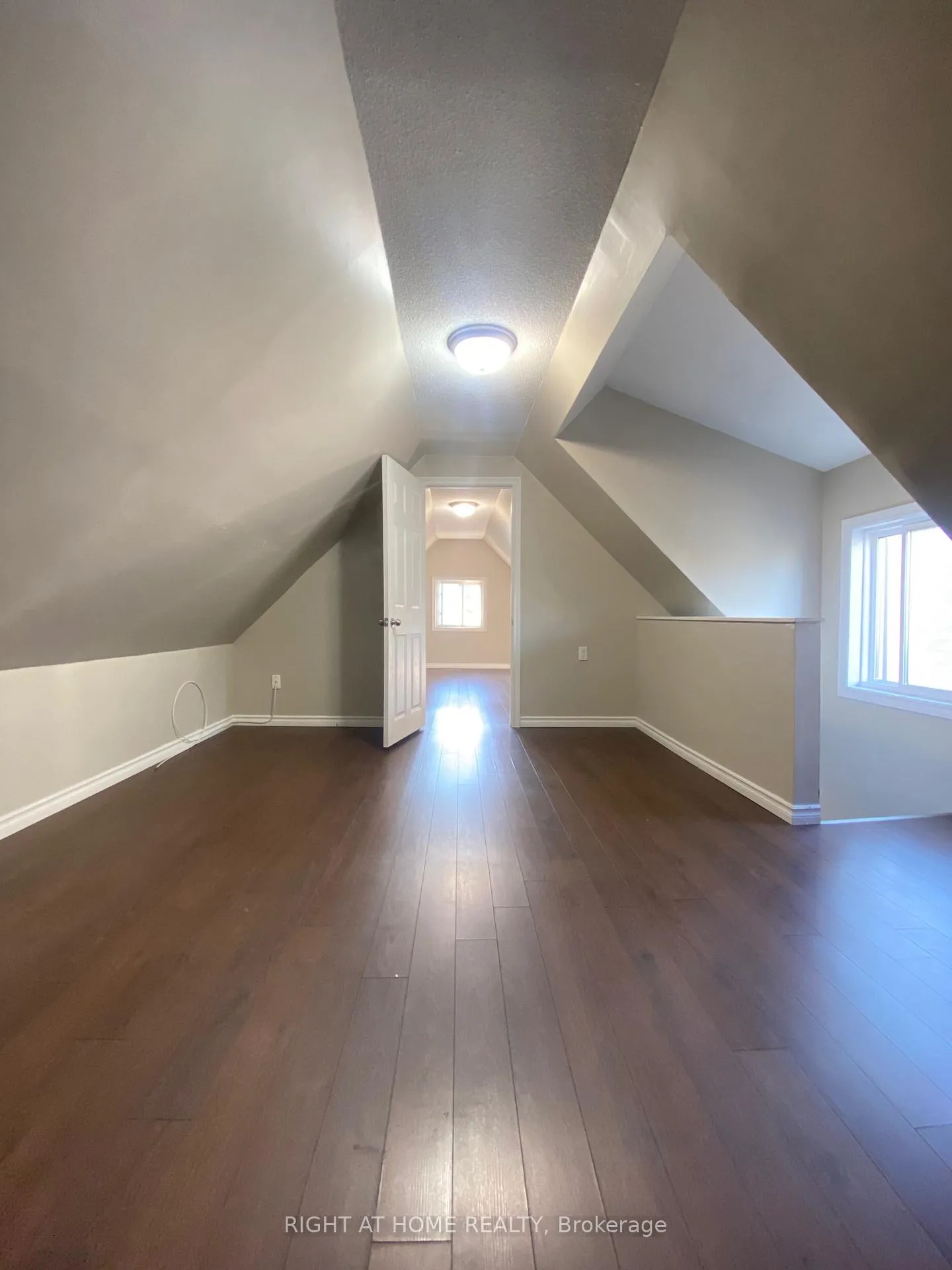 Photo 17 of 60 Arthur Avenue N, Hamilton, Gibson — HOMEH