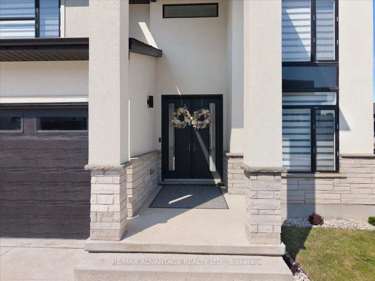 Photo 2 of 3359 Regiment Road, London, South V — HOMEH