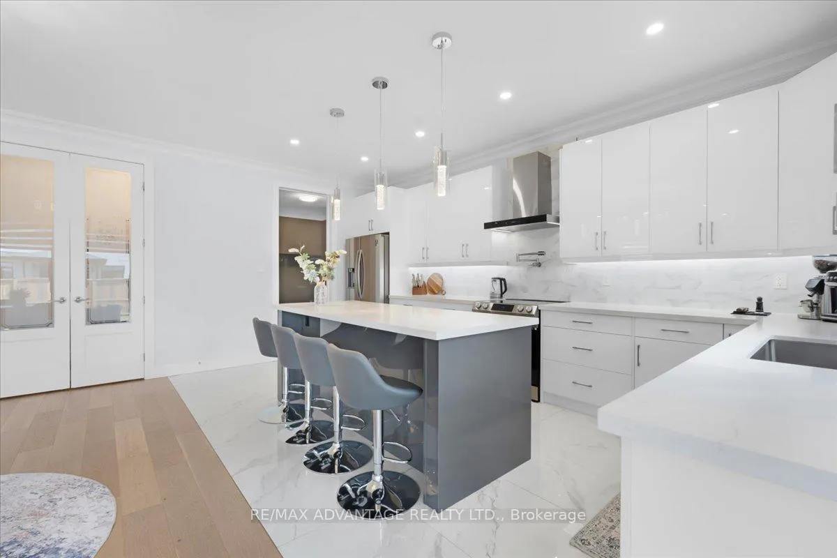Photo 8 of 3359 Regiment Road, London, South V — HOMEH