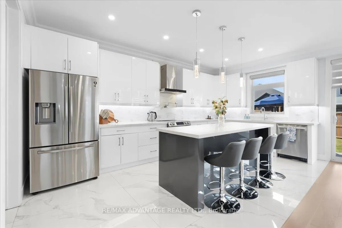 Photo 9 of 3359 Regiment Road, London, South V — HOMEH