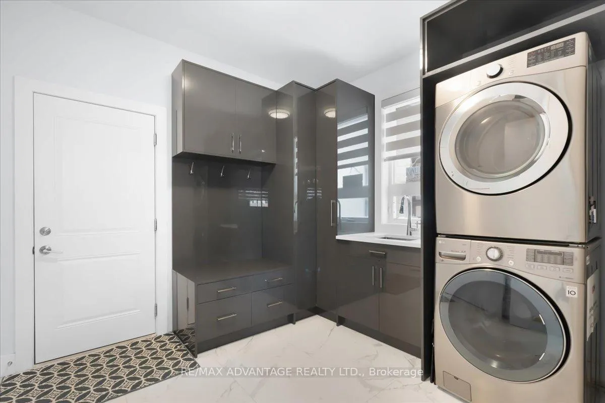 Photo 11 of 3359 Regiment Road, London, South V — HOMEH