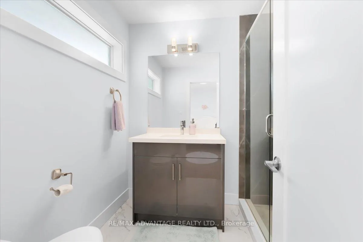 Photo 18 of 3359 Regiment Road, London, South V — HOMEH