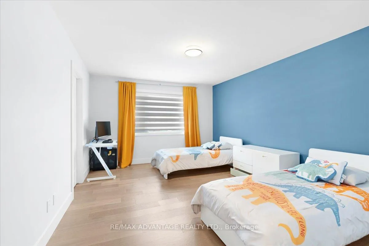 Photo 19 of 3359 Regiment Road, London, South V — HOMEH