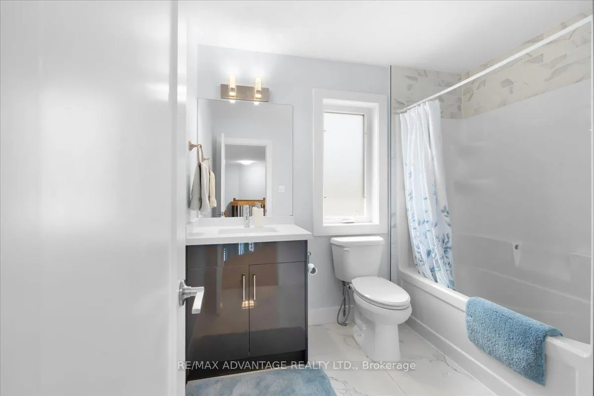 Photo 21 of 3359 Regiment Road, London, South V — HOMEH