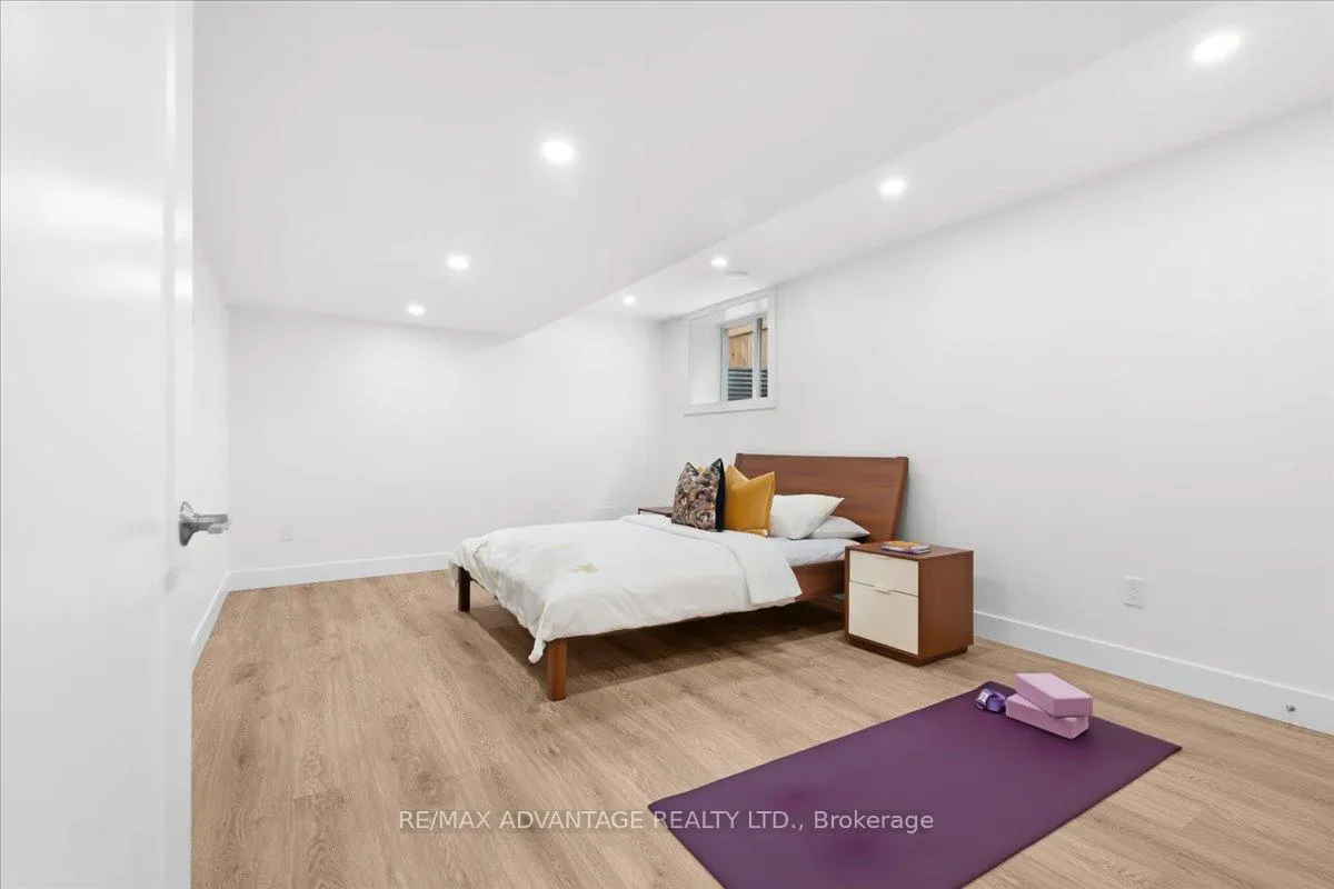 Photo 27 of 3359 Regiment Road, London, South V — HOMEH