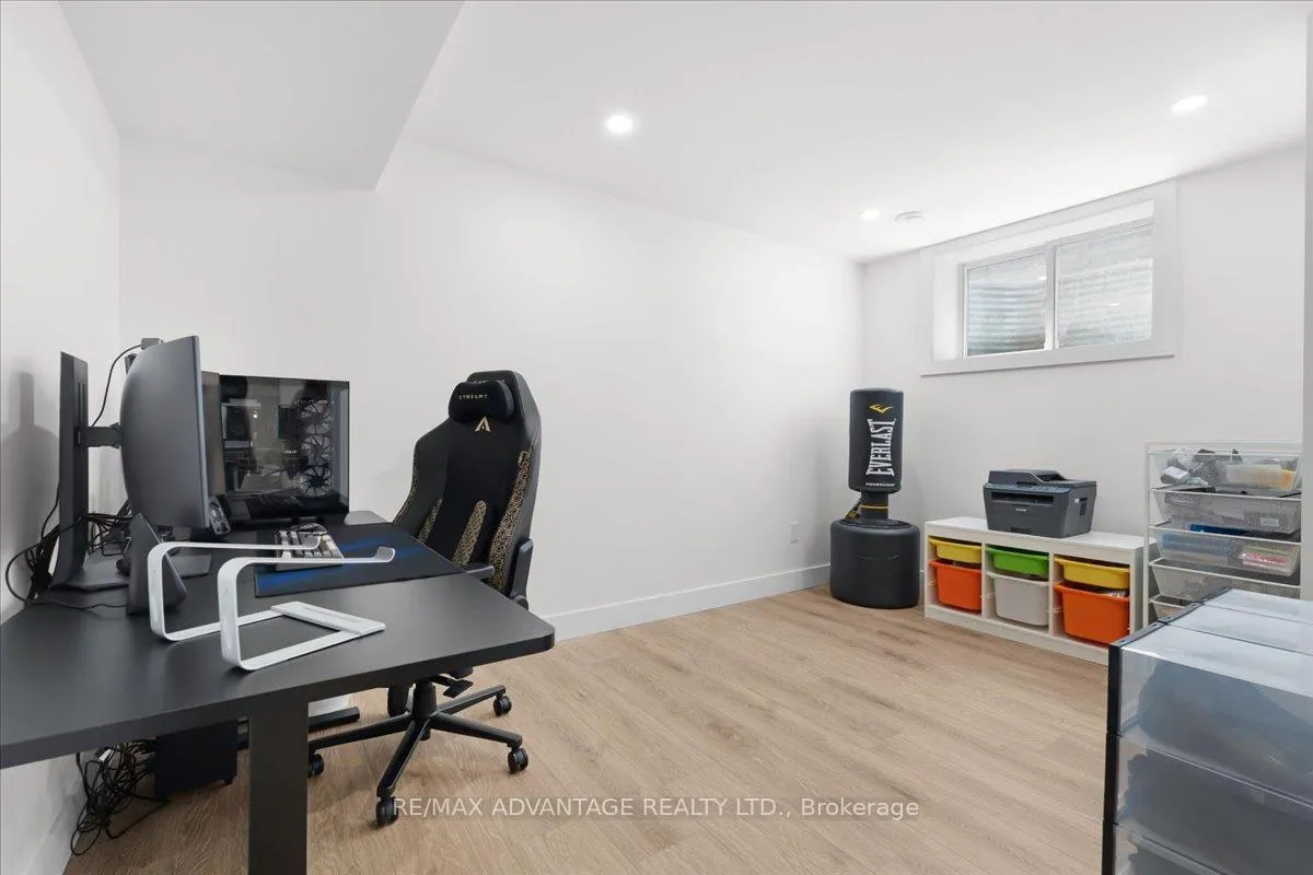 Photo 28 of 3359 Regiment Road, London, South V — HOMEH