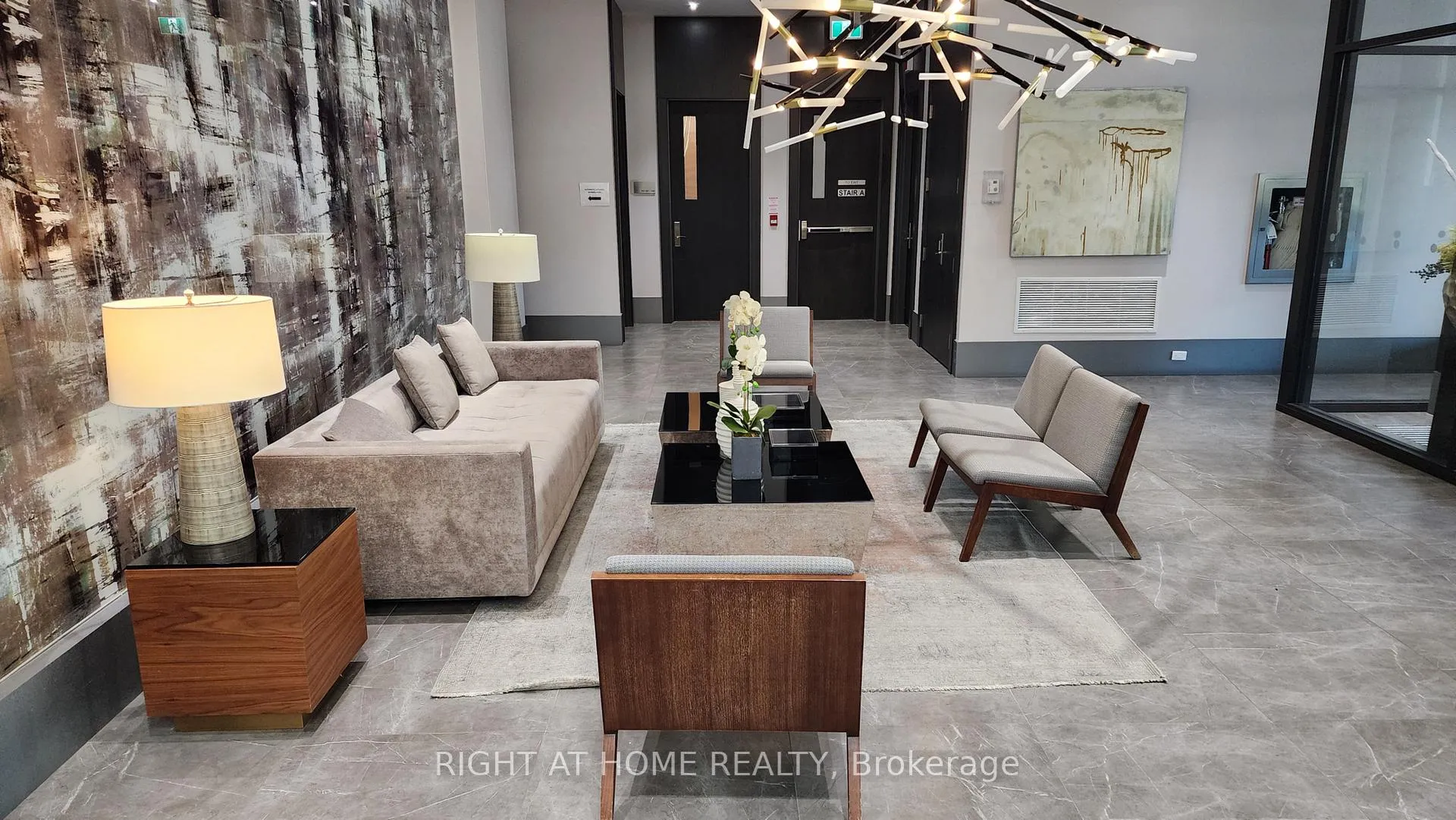 Photo 3 of Unit 210, 20 Fred Varley Drive, Markham, Unionville — HOMEH