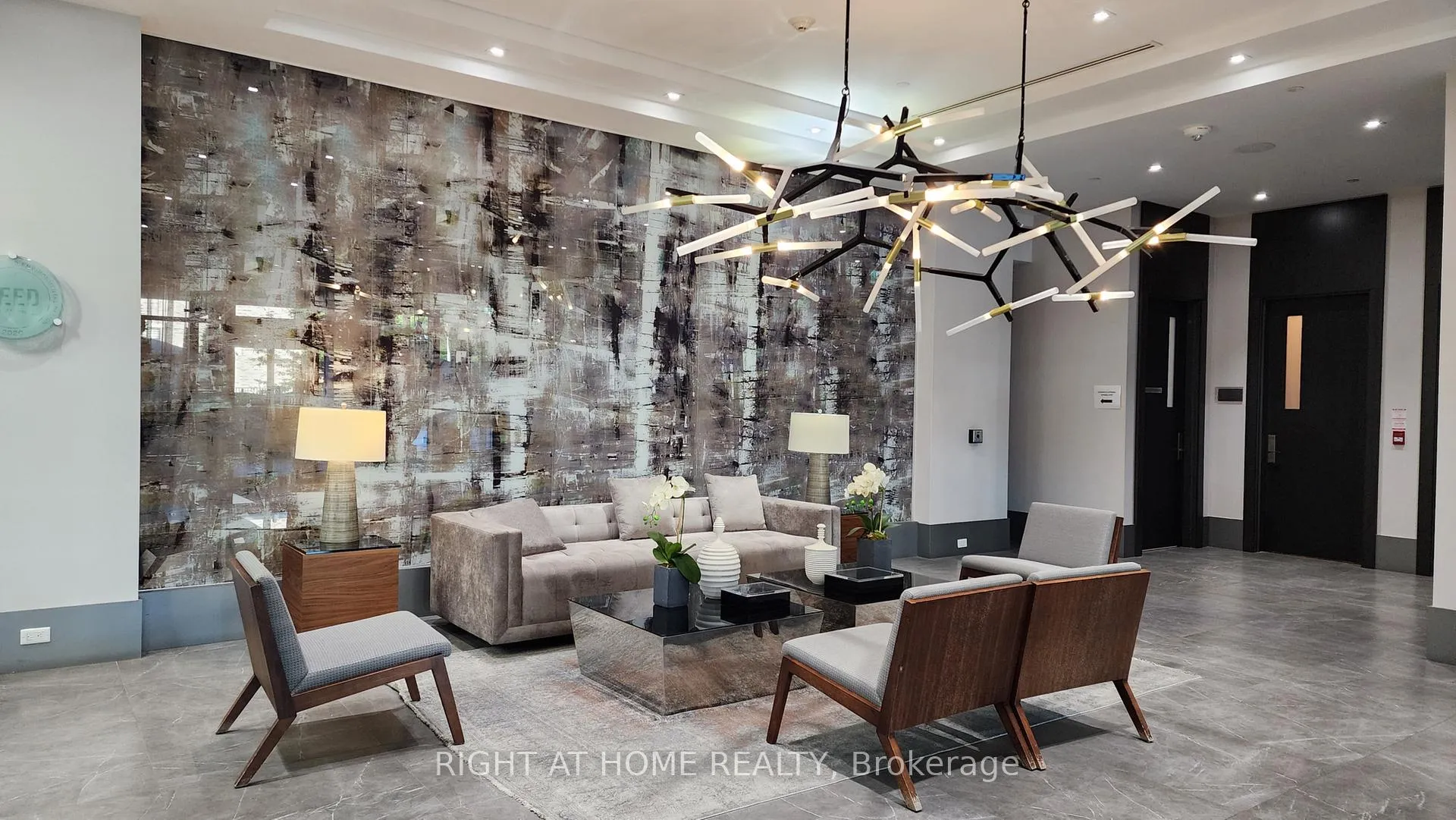 Photo 4 of Unit 210, 20 Fred Varley Drive, Markham, Unionville — HOMEH