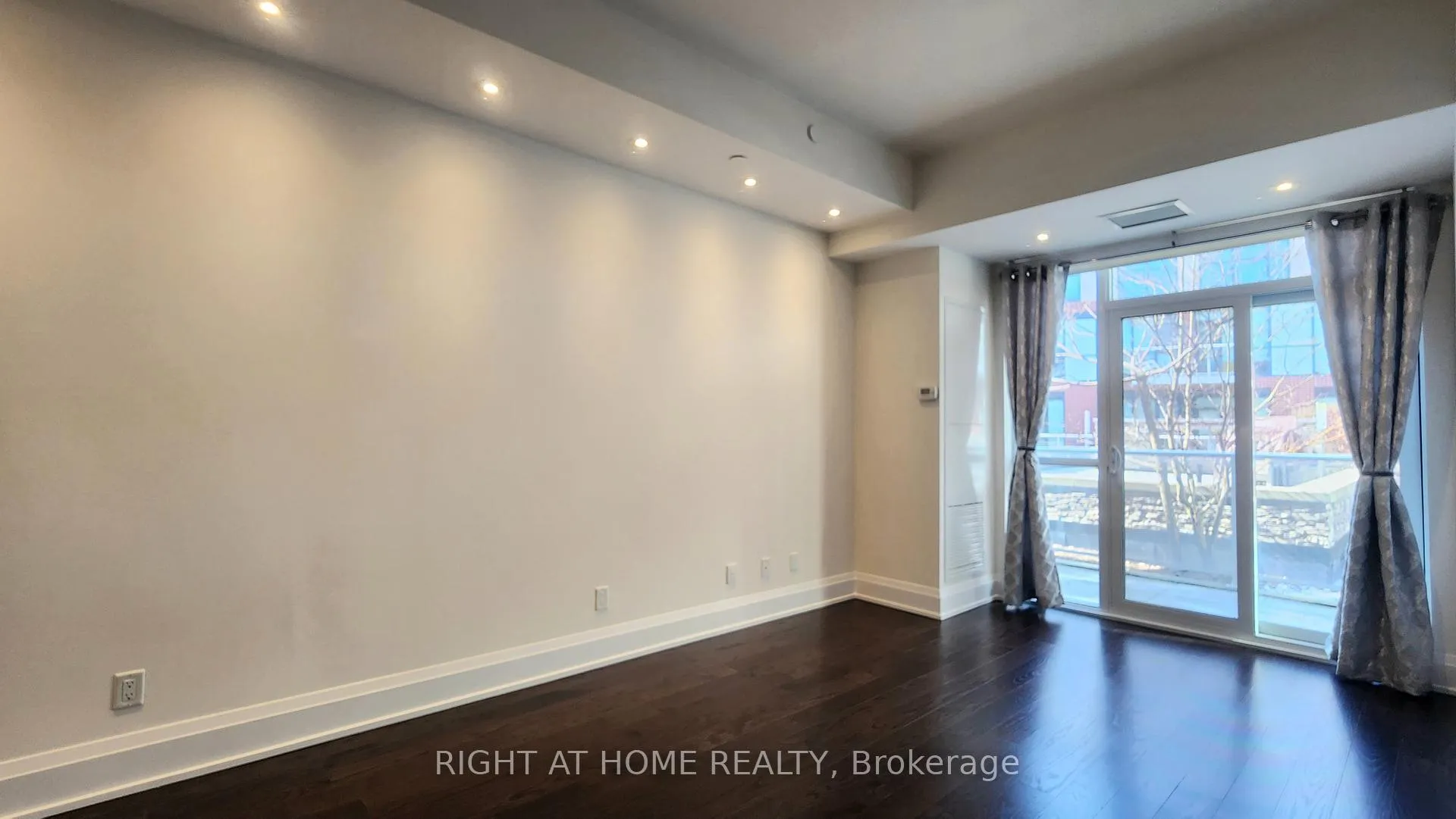 Photo 7 of Unit 210, 20 Fred Varley Drive, Markham, Unionville — HOMEH