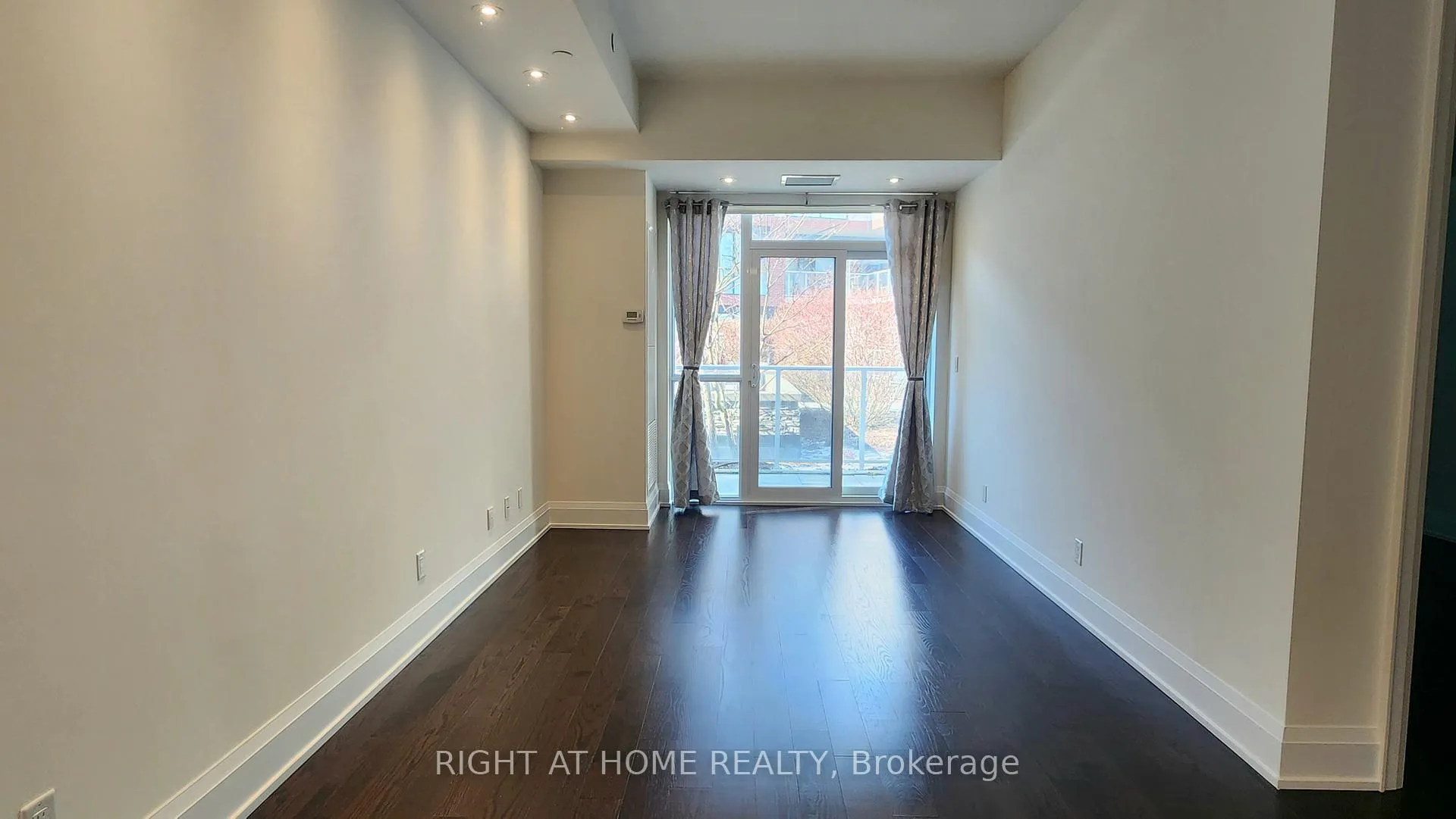 Photo 8 of Unit 210, 20 Fred Varley Drive, Markham, Unionville — HOMEH