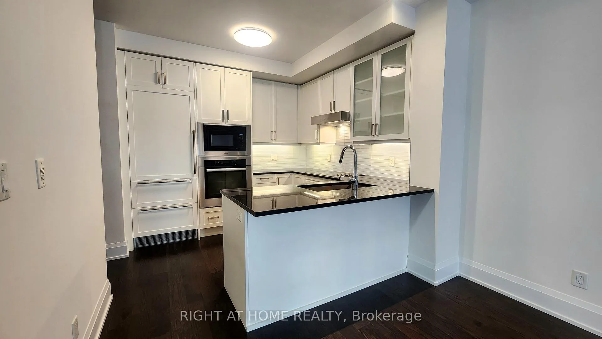 Photo 11 of Unit 210, 20 Fred Varley Drive, Markham, Unionville — HOMEH