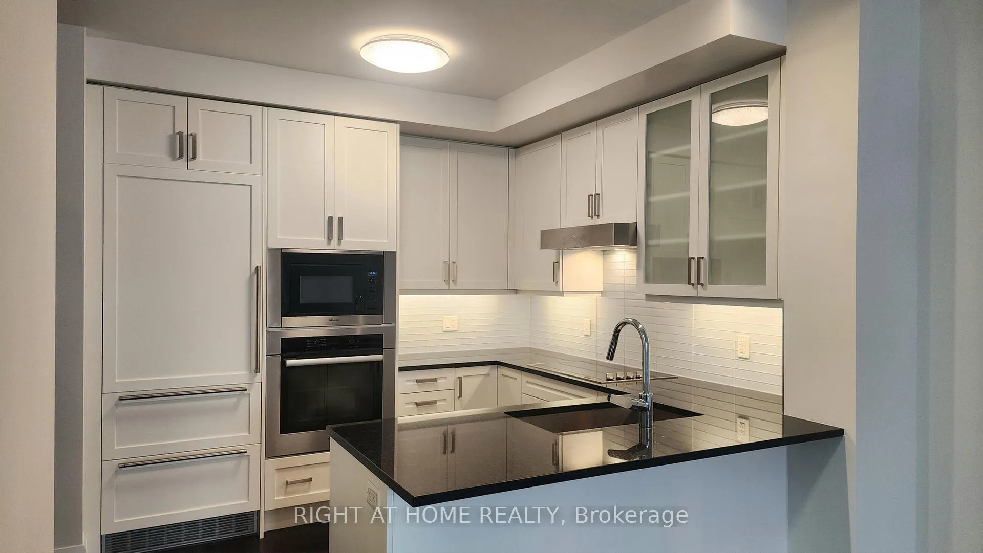 Photo 13 of Unit 210, 20 Fred Varley Drive, Markham, Unionville — HOMEH
