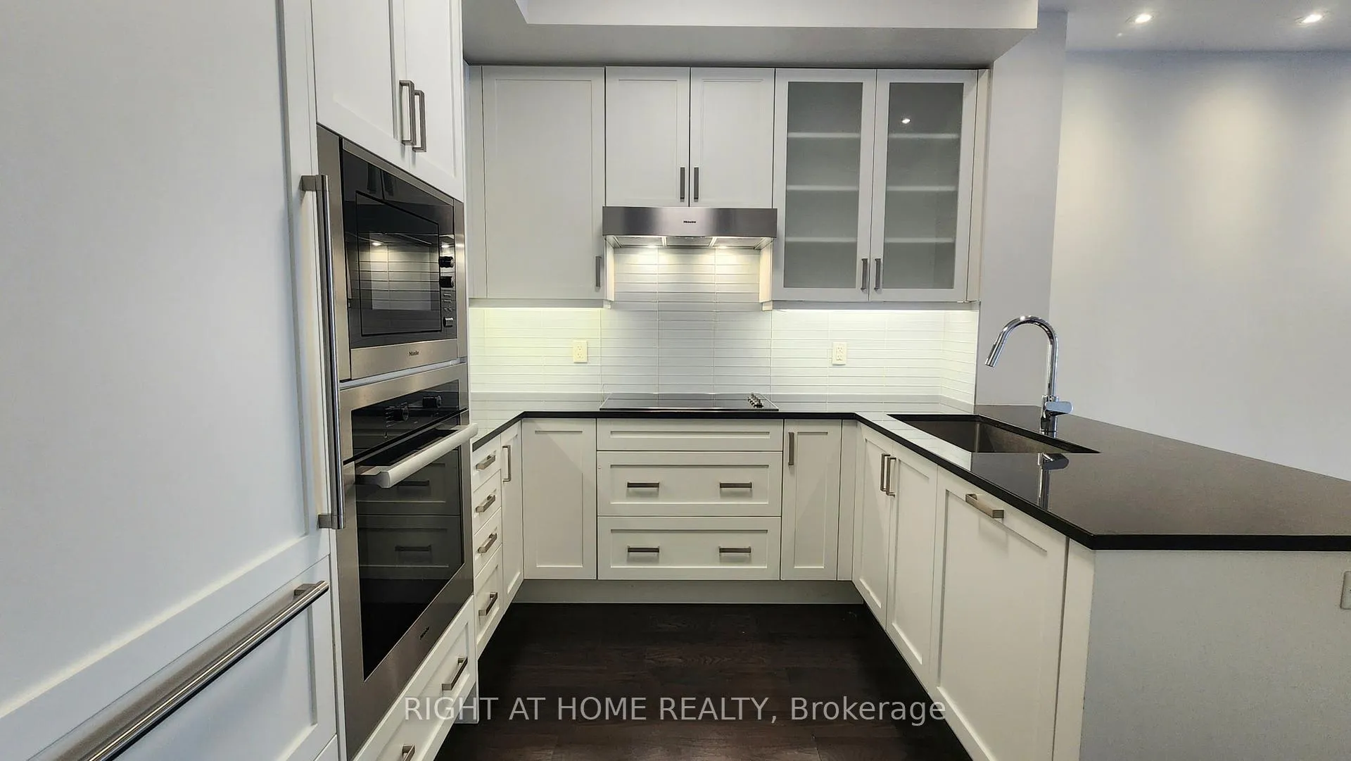 Photo 15 of Unit 210, 20 Fred Varley Drive, Markham, Unionville — HOMEH