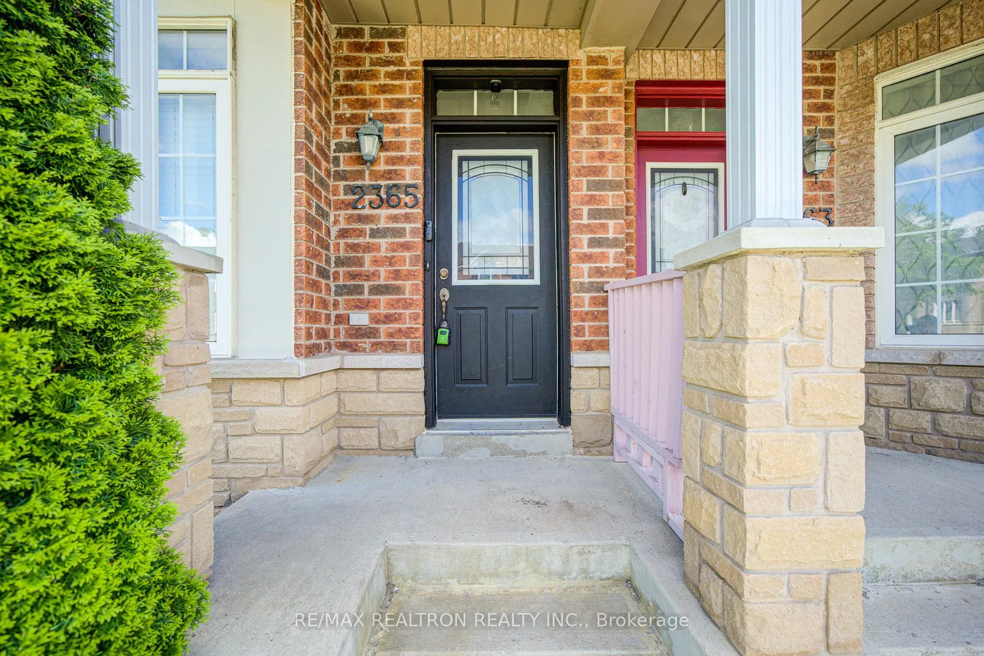 Photo 2 of 2365 Bur Oak Avenue, Markham, Greensborough — HOMEH