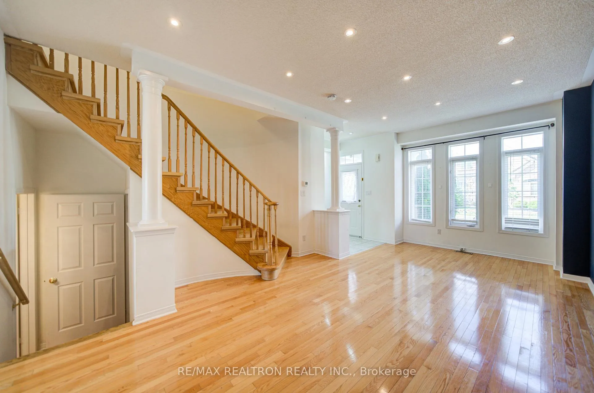 Photo 4 of 2365 Bur Oak Avenue, Markham, Greensborough — HOMEH