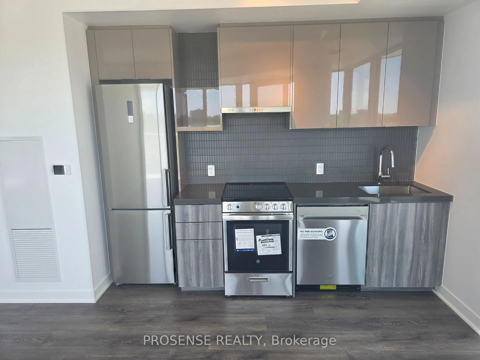 Photo 23 of Unit 704, 10 Flavelle Trail, Vaughan, Steeles West Industrial — HOMEH