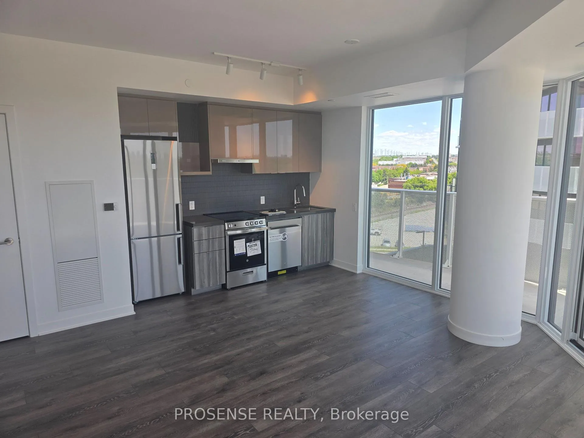 Photo 24 of Unit 704, 10 Flavelle Trail, Vaughan, Steeles West Industrial — HOMEH