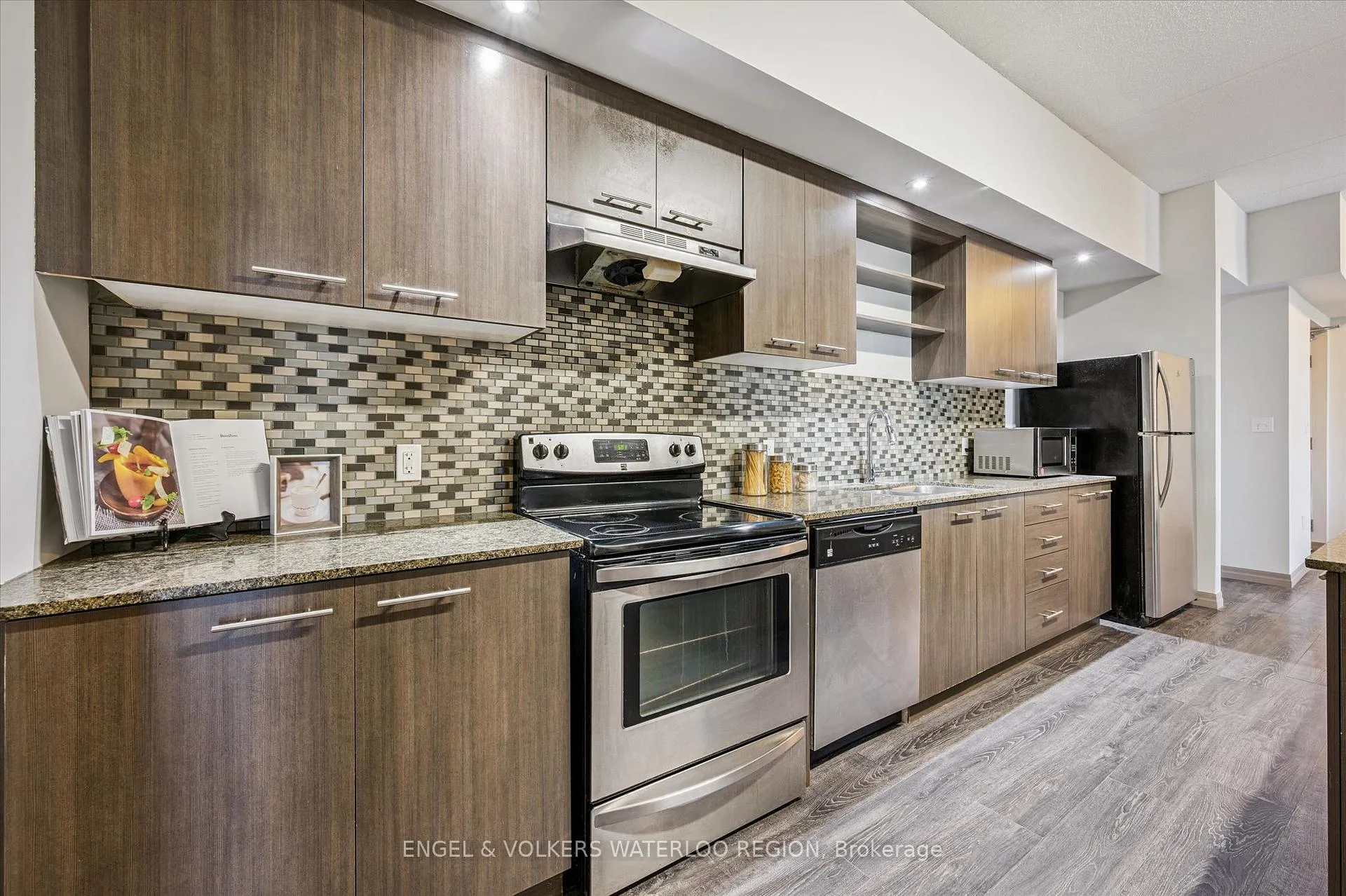 Photo 9 of Unit 1004, 8 Hickory Street W, Waterloo, Beechwood/University — HOMEH