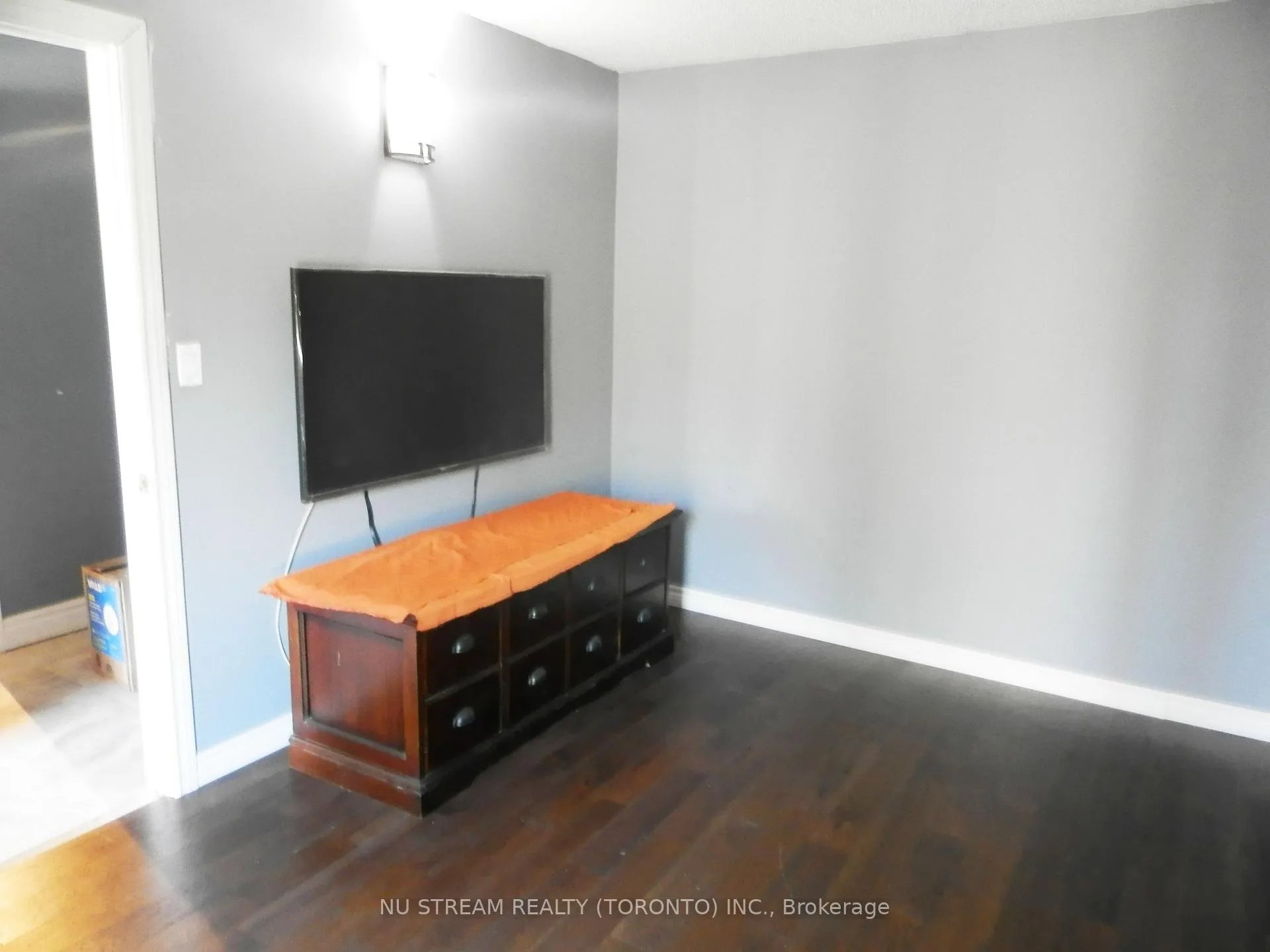 Photo 3 of 11 Dunbar Crescent, Markham, Milliken Mills East — HOMEH