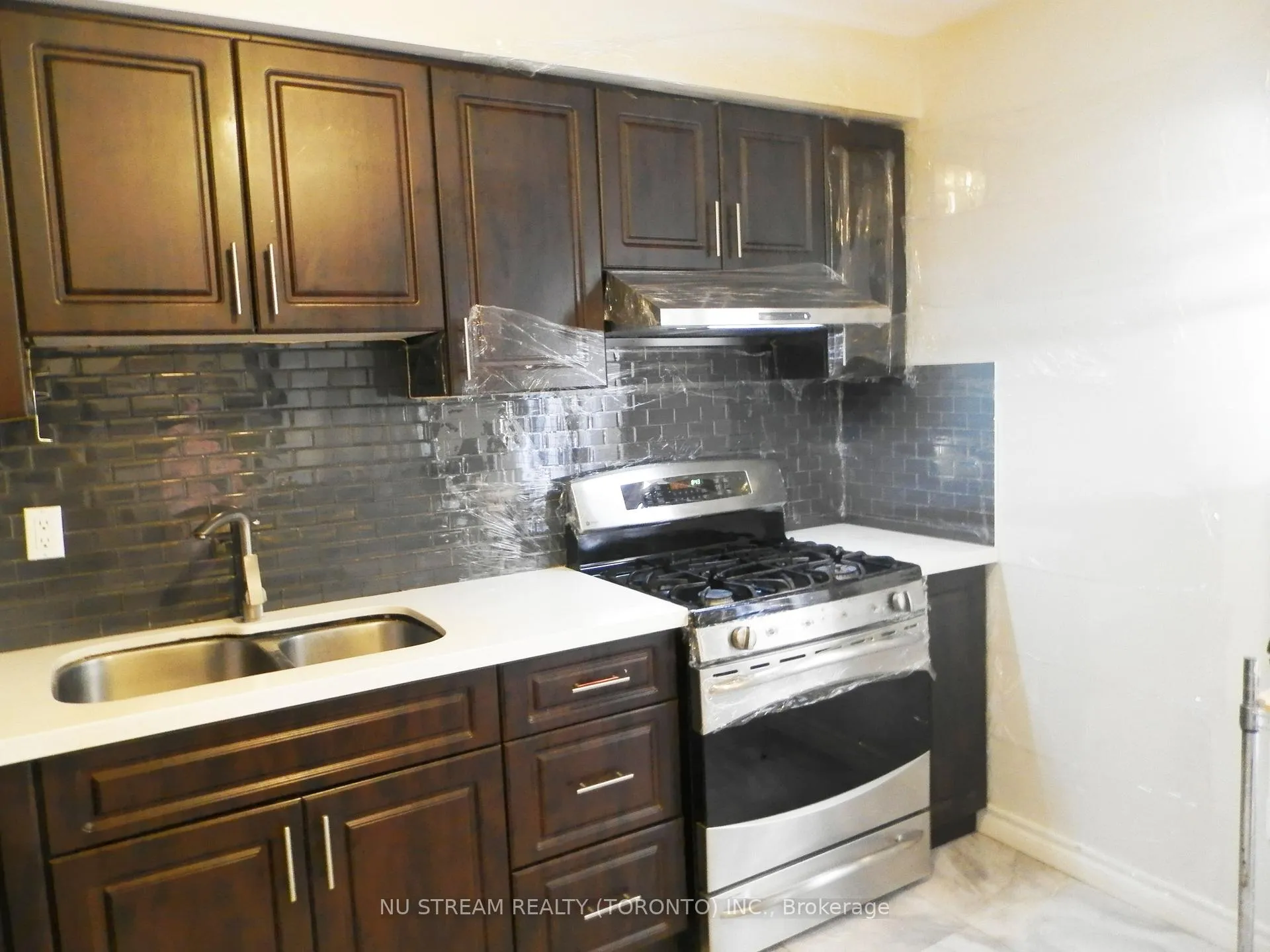 Photo 9 of 11 Dunbar Crescent, Markham, Milliken Mills East — HOMEH