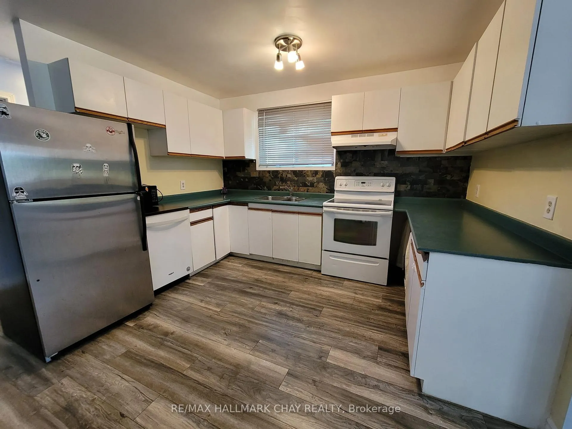 Photo 8 of 405 Forest Avenue S, Orillia — HOMEH