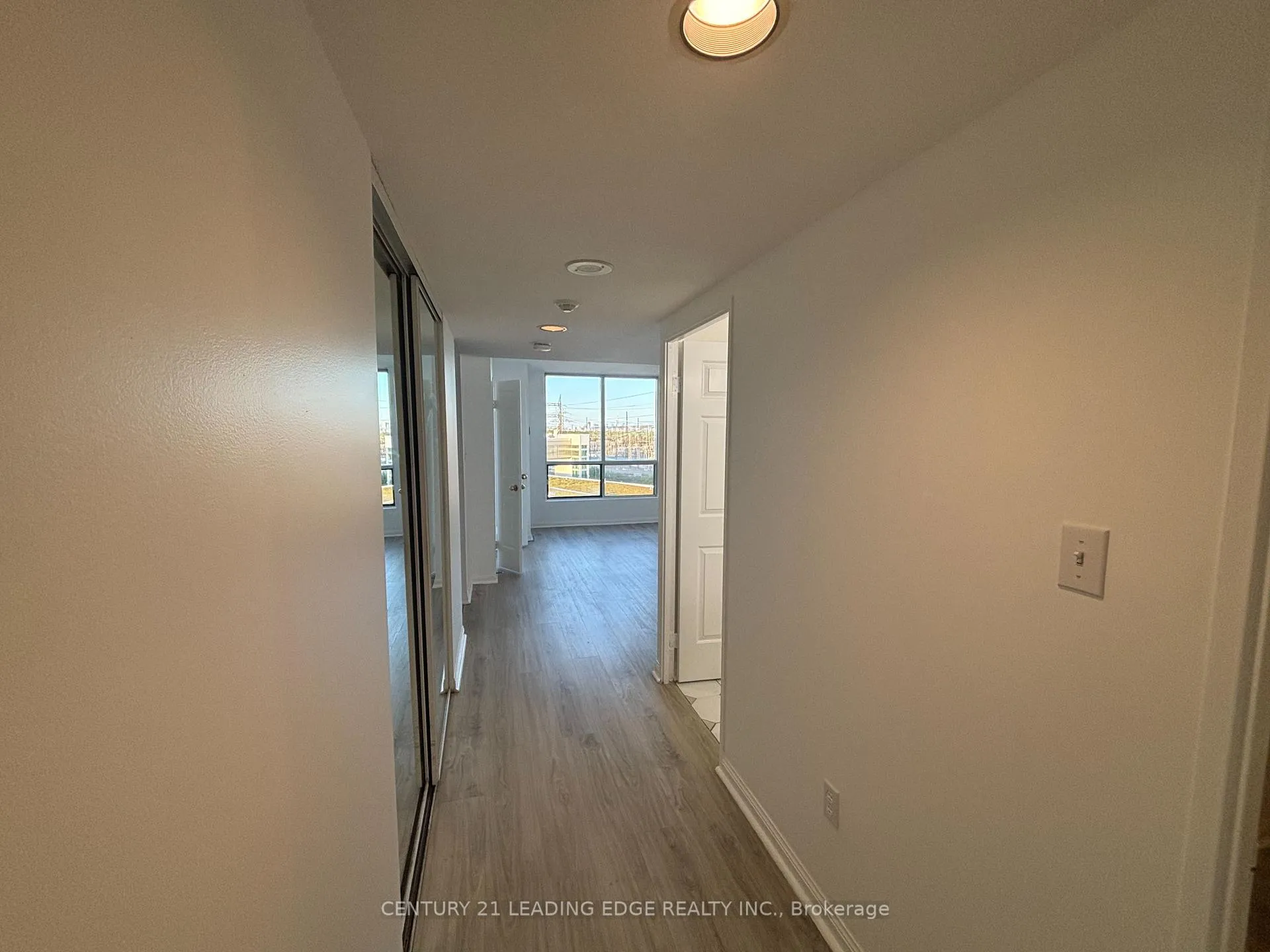 Photo 5 of Unit 405, 101 Subway Crescent, Etobicoke, Islington-City Centre West — HOMEH