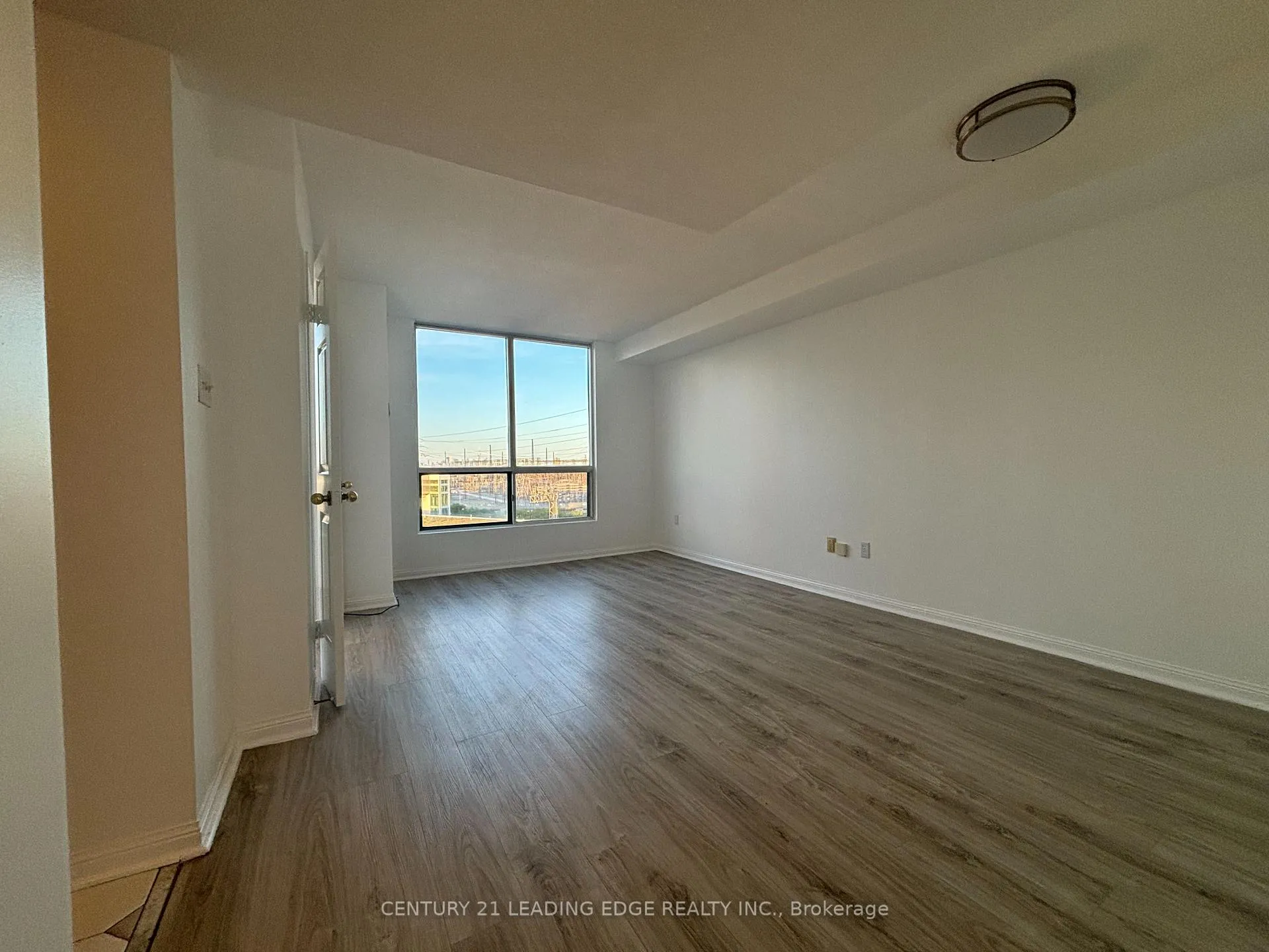 Photo 7 of Unit 405, 101 Subway Crescent, Etobicoke, Islington-City Centre West — HOMEH