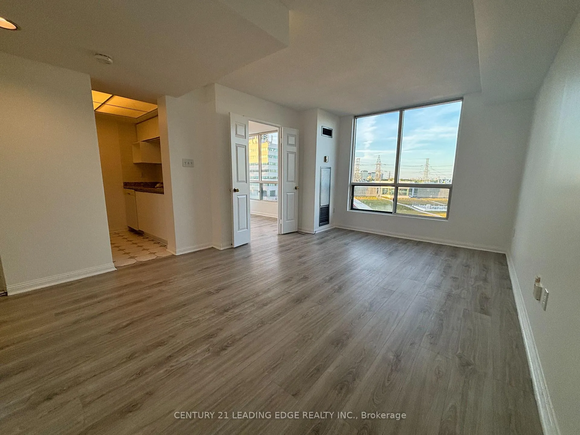 Photo 8 of Unit 405, 101 Subway Crescent, Etobicoke, Islington-City Centre West — HOMEH