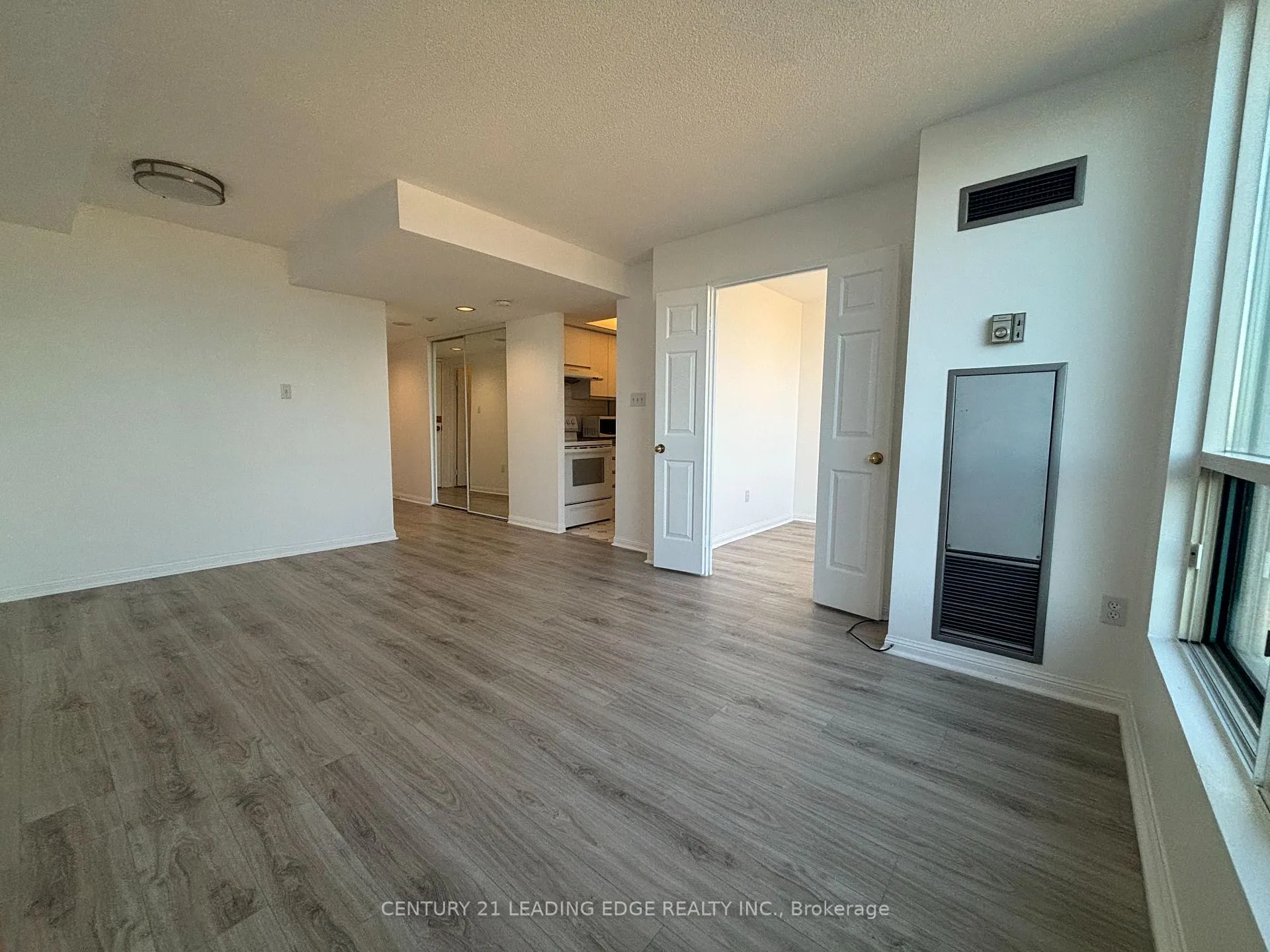 Photo 9 of Unit 405, 101 Subway Crescent, Etobicoke, Islington-City Centre West — HOMEH
