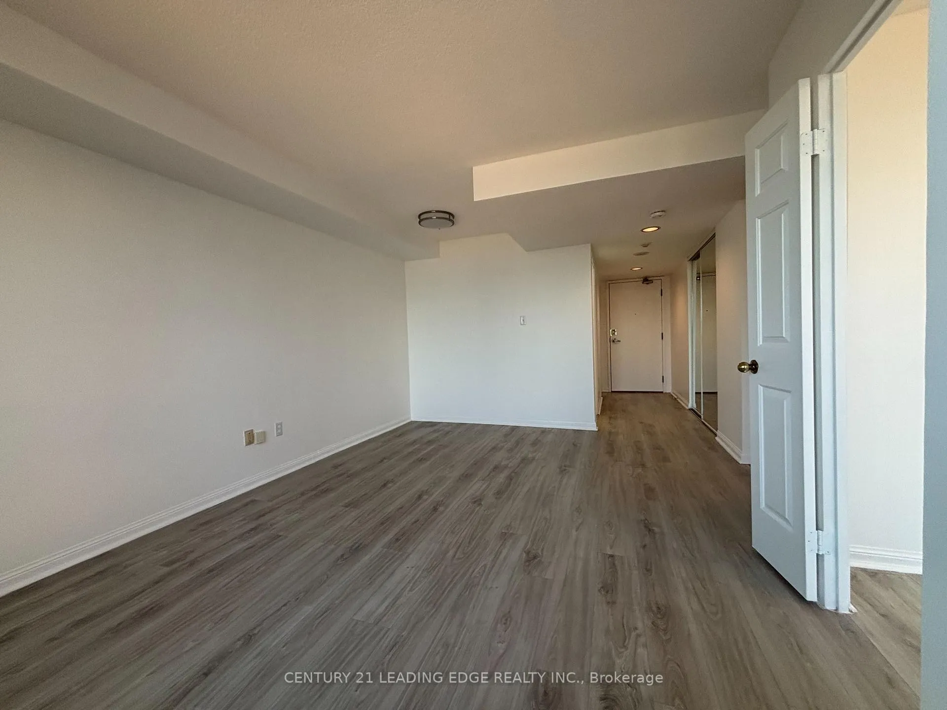 Photo 10 of Unit 405, 101 Subway Crescent, Etobicoke, Islington-City Centre West — HOMEH