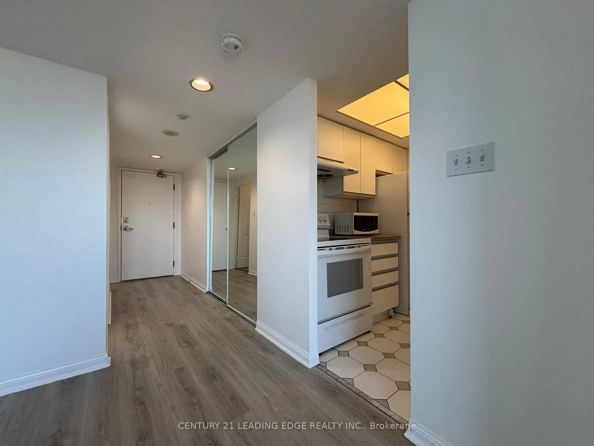 Photo 11 of Unit 405, 101 Subway Crescent, Etobicoke, Islington-City Centre West — HOMEH