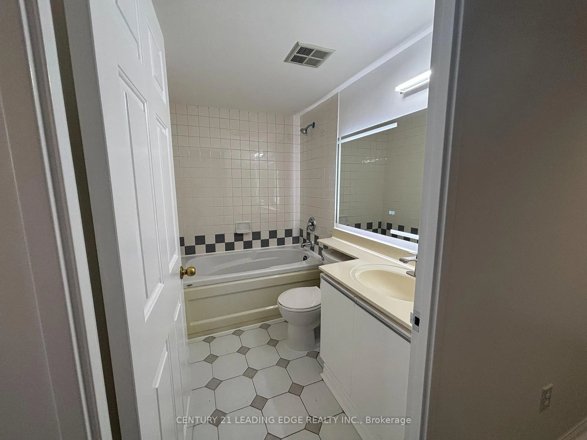 Photo 18 of Unit 405, 101 Subway Crescent, Etobicoke, Islington-City Centre West — HOMEH