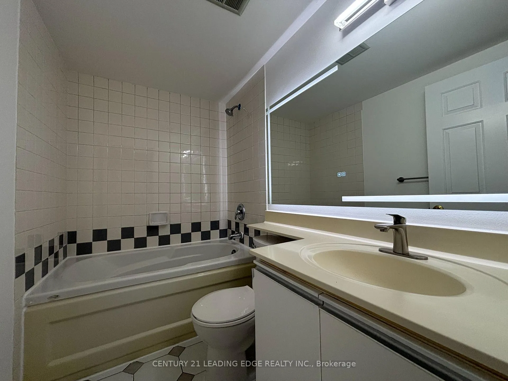 Photo 19 of Unit 405, 101 Subway Crescent, Etobicoke, Islington-City Centre West — HOMEH